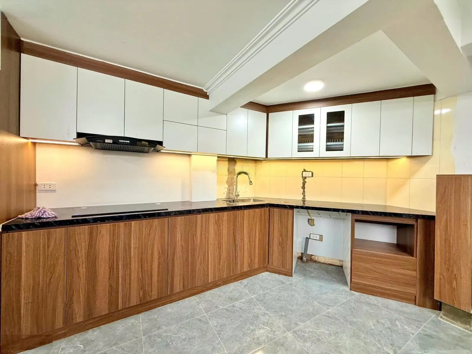 Bán nhà Kim Hoa, cực đẹp, cách ô tô 40m, ngõ nông, phù hợp gia đình trẻ. 30m 6 tầng nhỉnh 6 tỷ