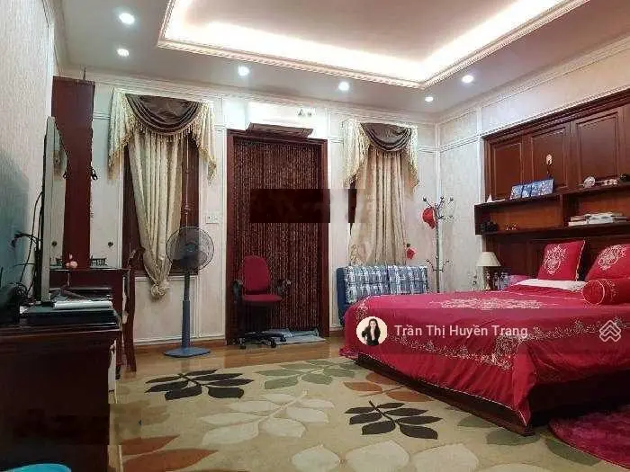 Siêu biệt thự Hồ Tây, sát quận ủy Tây Hồ, khu Vườn Đào, 100m2, 6 tầng thang máy, gara 2 ô tô, 47 tỷ