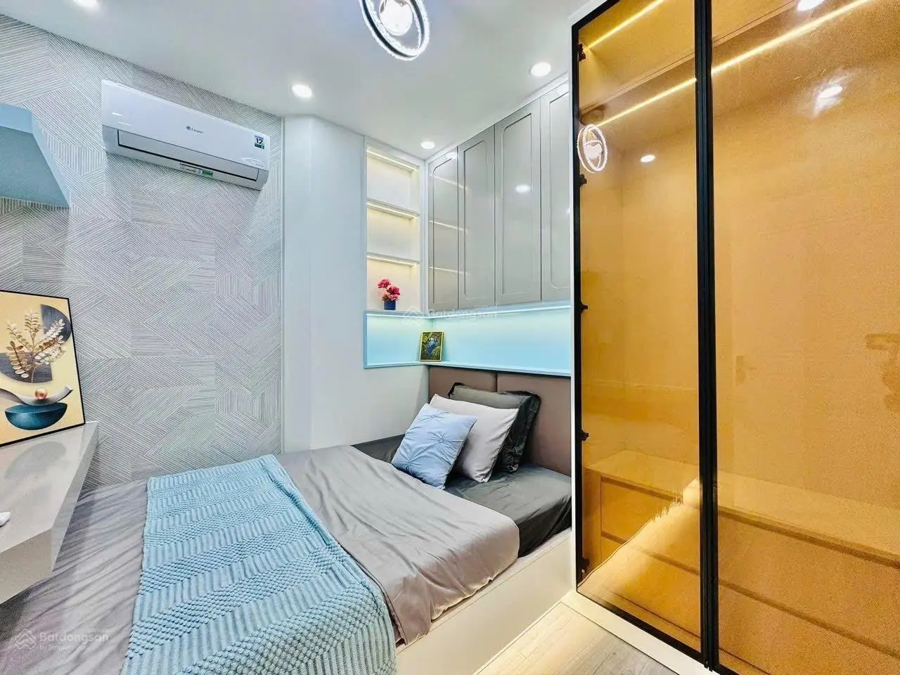 Bán căn nhà đẹp 54m đường Lê Thánh Tôn, P Bến Thành, Q1, TpHCM giá bán 3tỷ900. Gần chợ, hẻm 6m