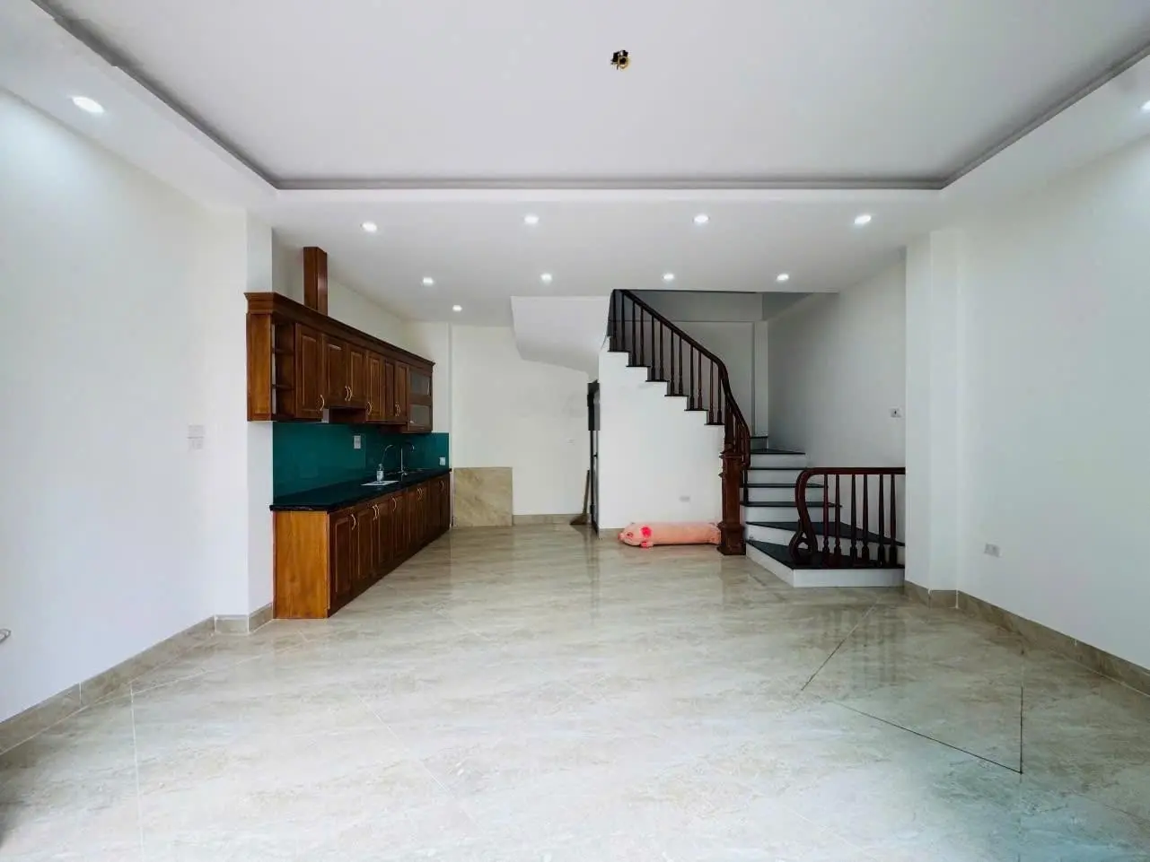 Bán nhà Dân xây ở 136 Cầu Diễn cuối Văn Tiến Dũng 38m 5 tầng ô tô con đỗ cửa