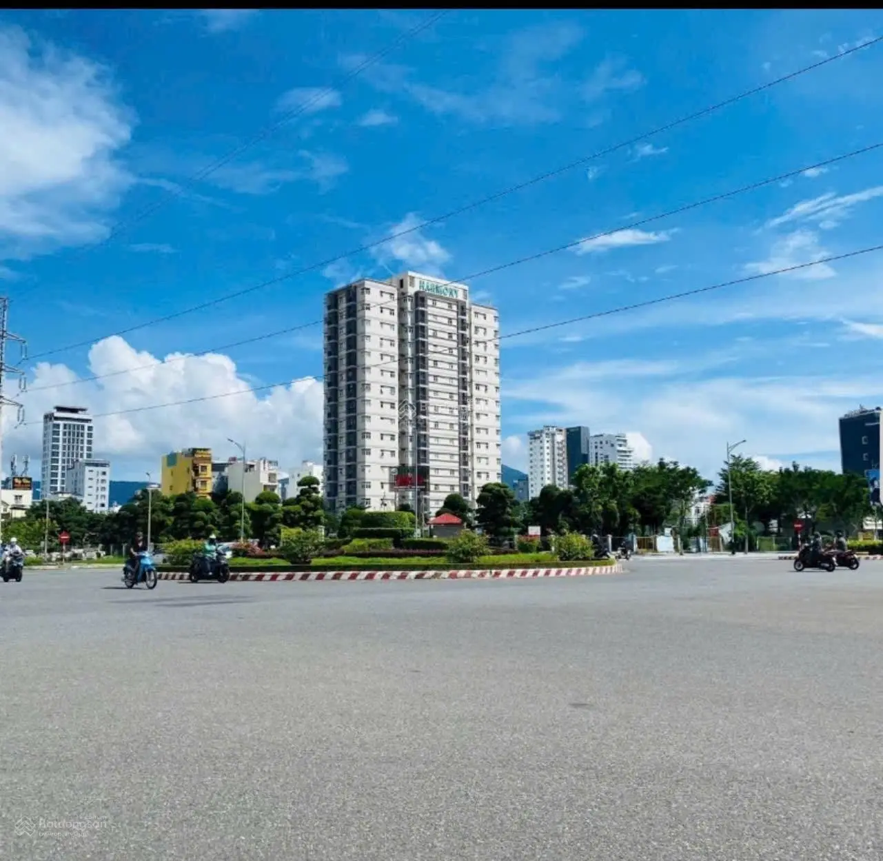 Nhà MT đường 5.5m sát Võ Văn Kiệt, cách biển Mỹ khuê 200m, cách cầu Rồng 100m, giá 5 tỷ