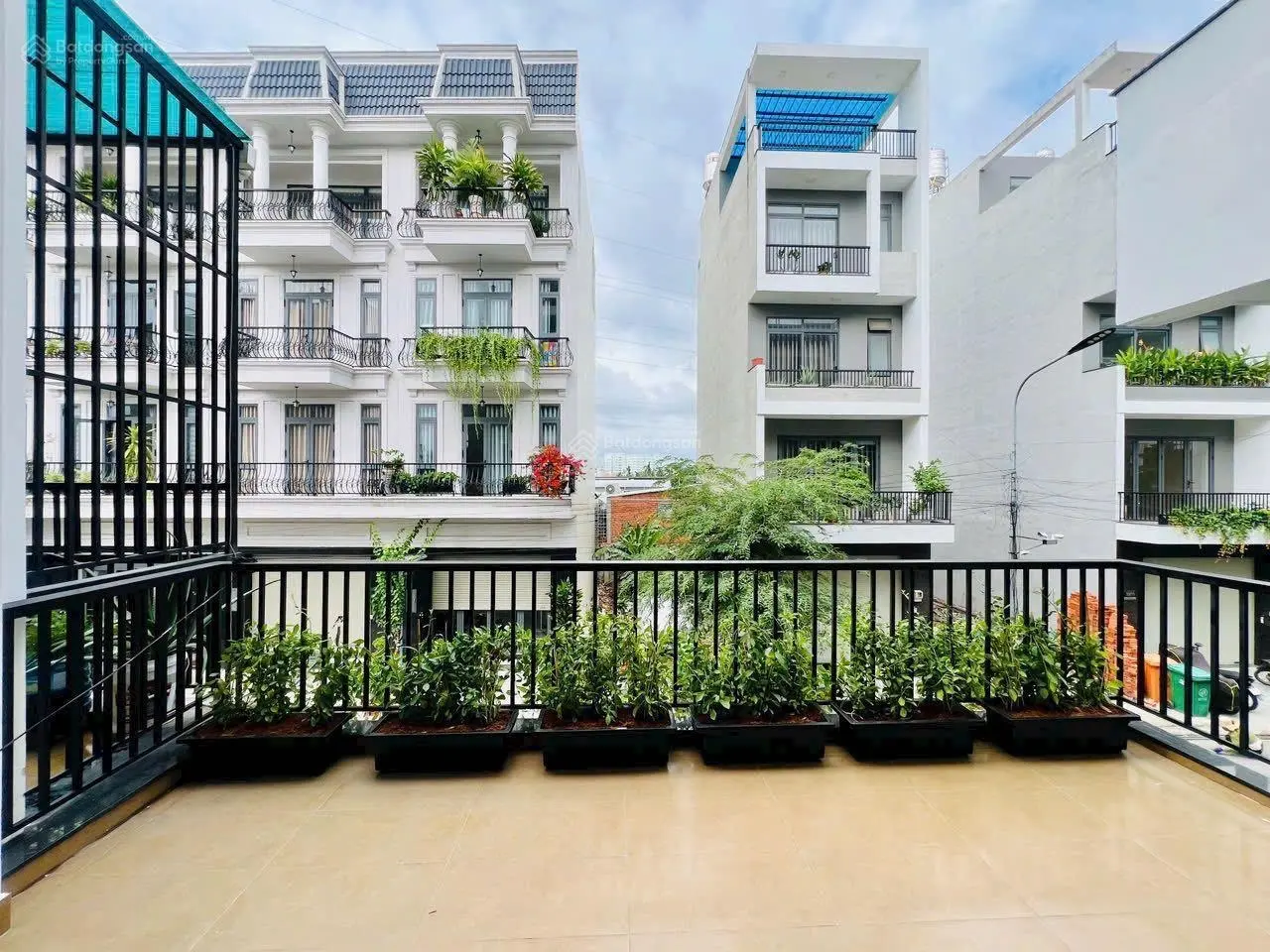 Nhà Thạnh Lộc 15, Quận 12 - 1 trệt 4 lầu sổ riêng, đường 12m. Giá 6.1 tỷ TL
