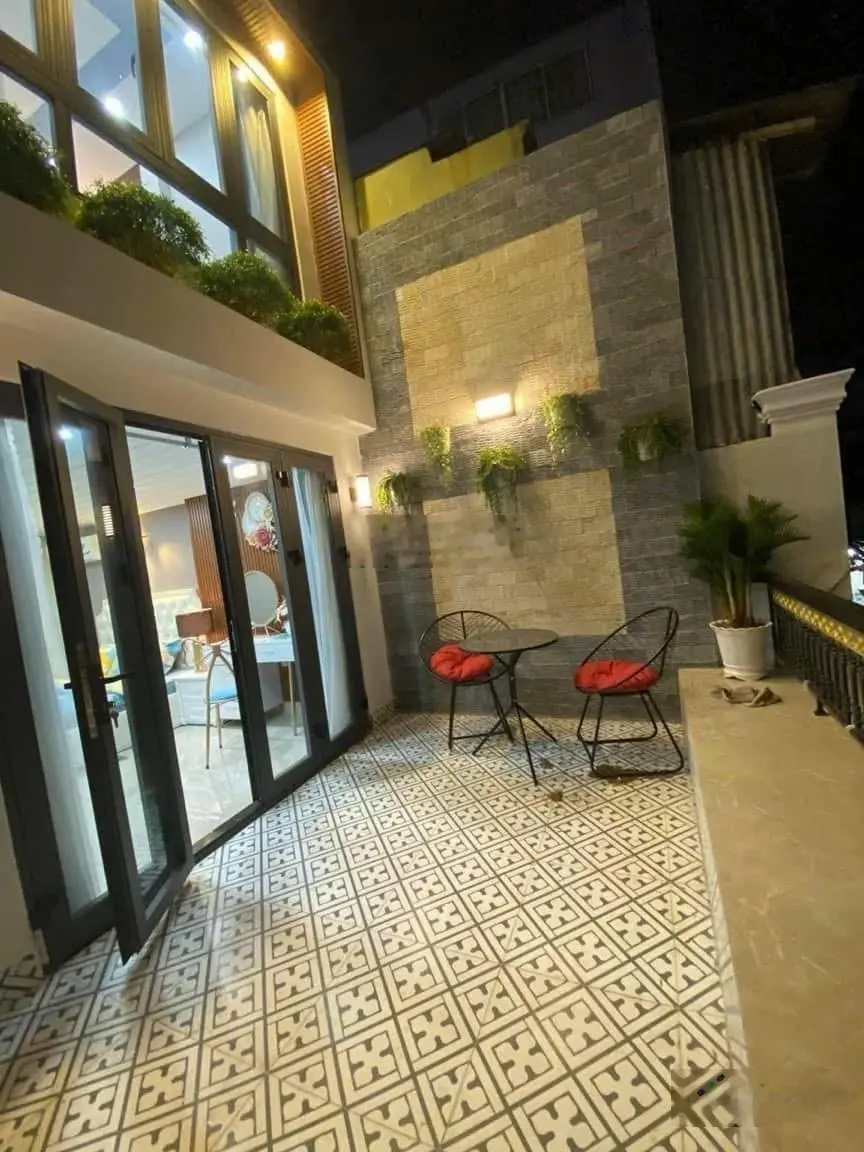 Villa giữa lòng gò vấp. nhà có dt ngang hơn 8m hàng hiếm. nhà mới 99%.