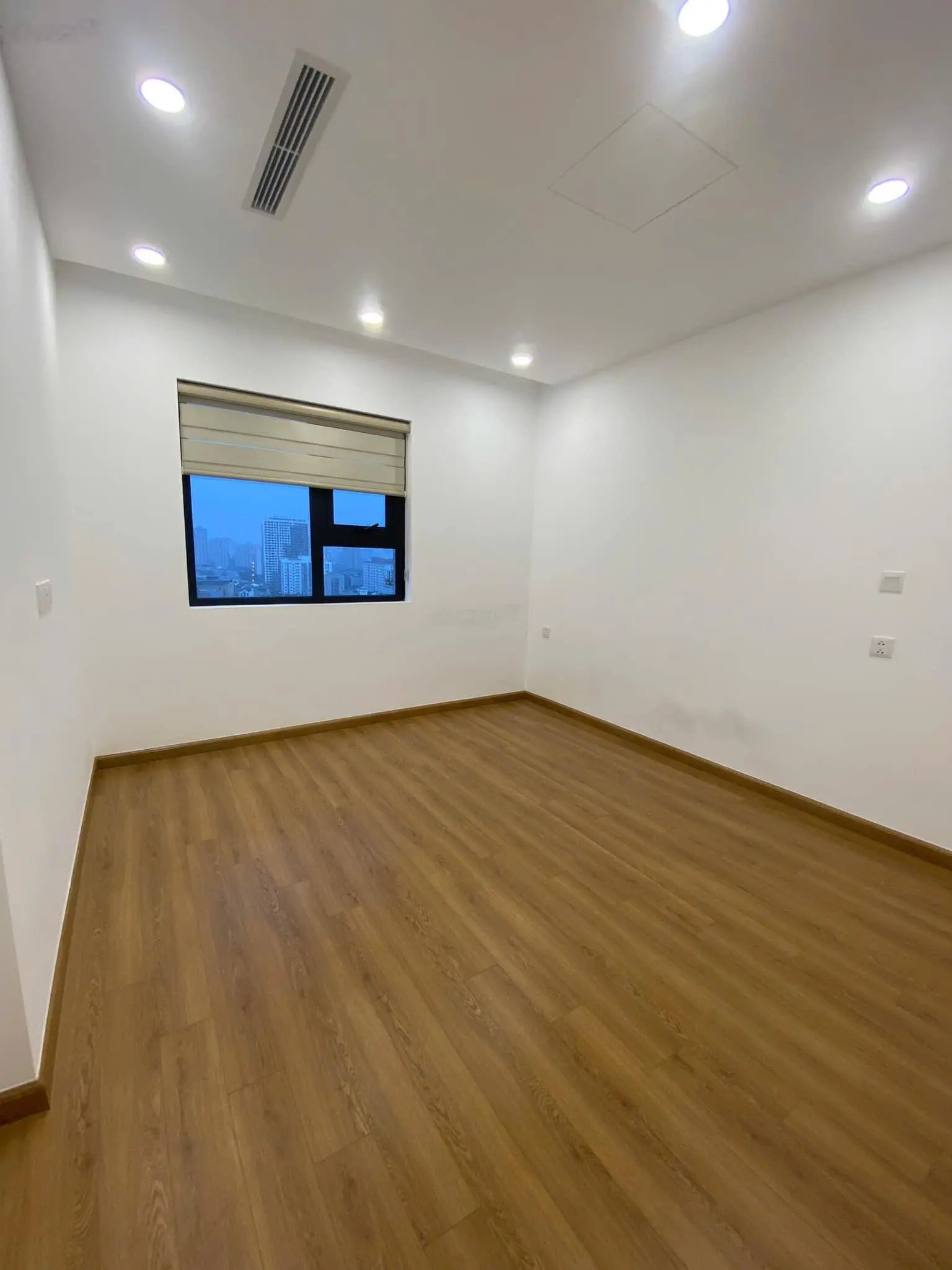 Tôi chính chủ cần bán căn hộ siêu hiếm, tầng đẹp tại Hà Nội Paragon - giá cực chất chỉ 5 tỷ