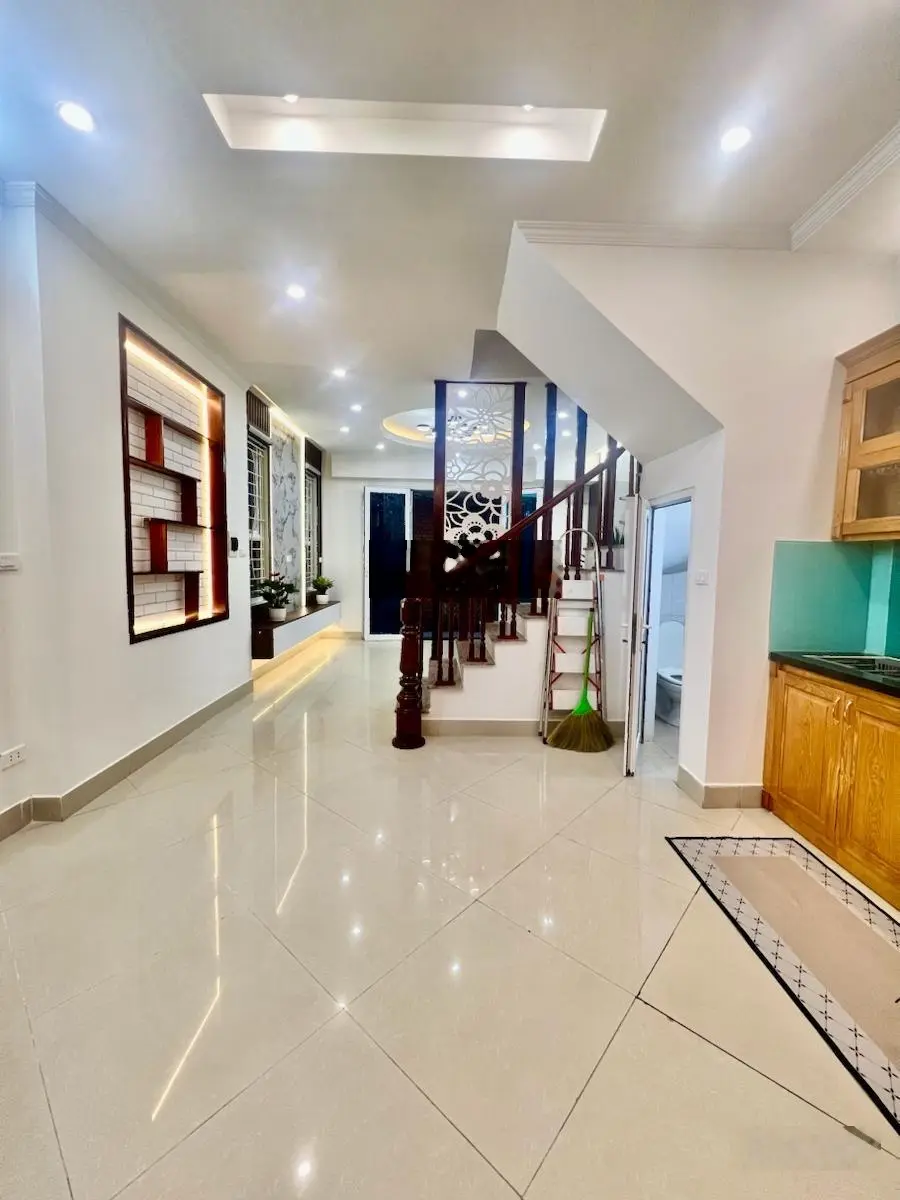 Bán nhà Định Công - lô góc - 37m2 - 5 tầng - 8,6 tỷ - sổ đỏ vuông