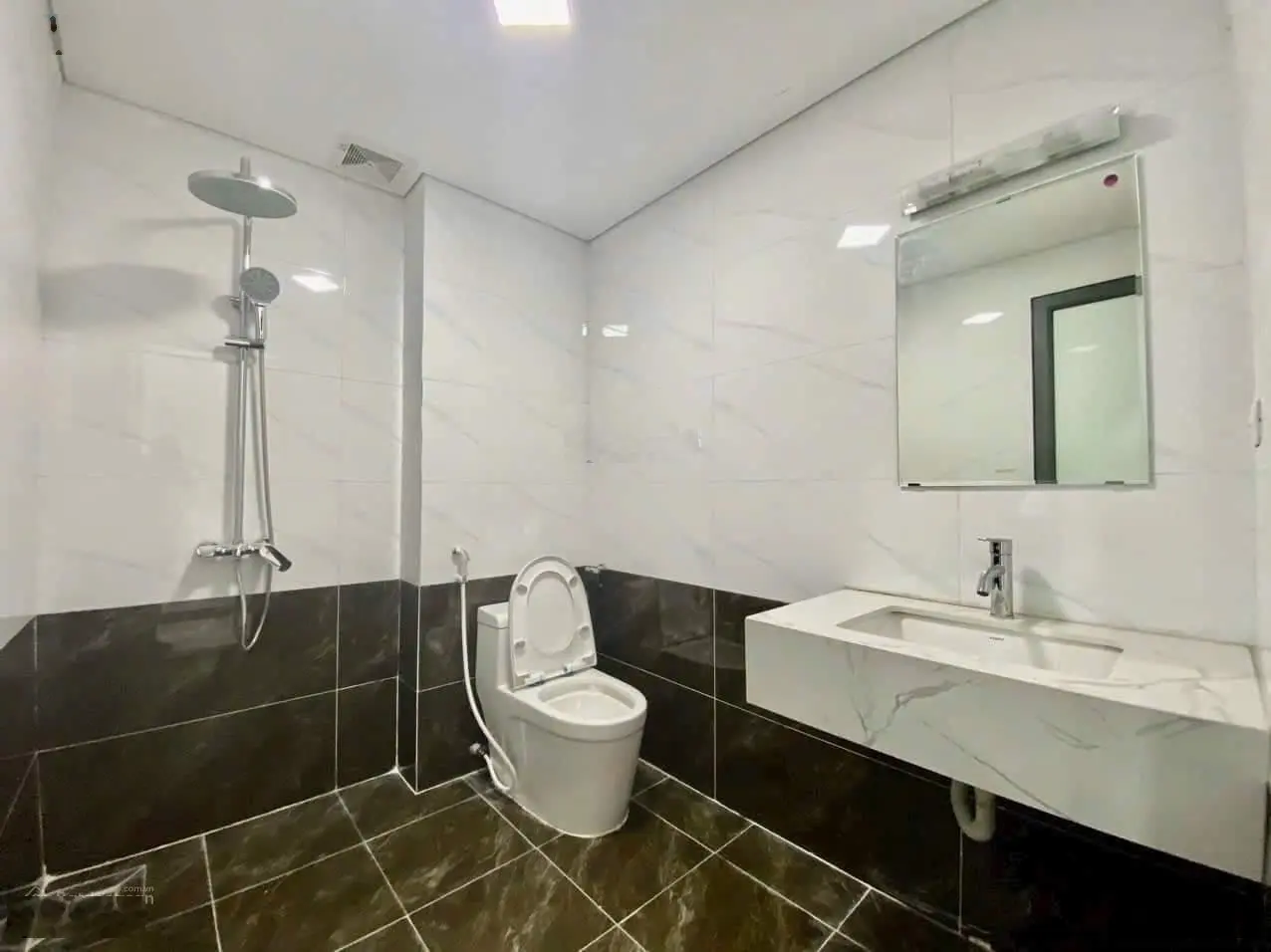 Nhà mới Minh Khai, Hai Bà Trưng, thang máy, sát mặt phố, 42 m2, nhỉnh 8 tỷ