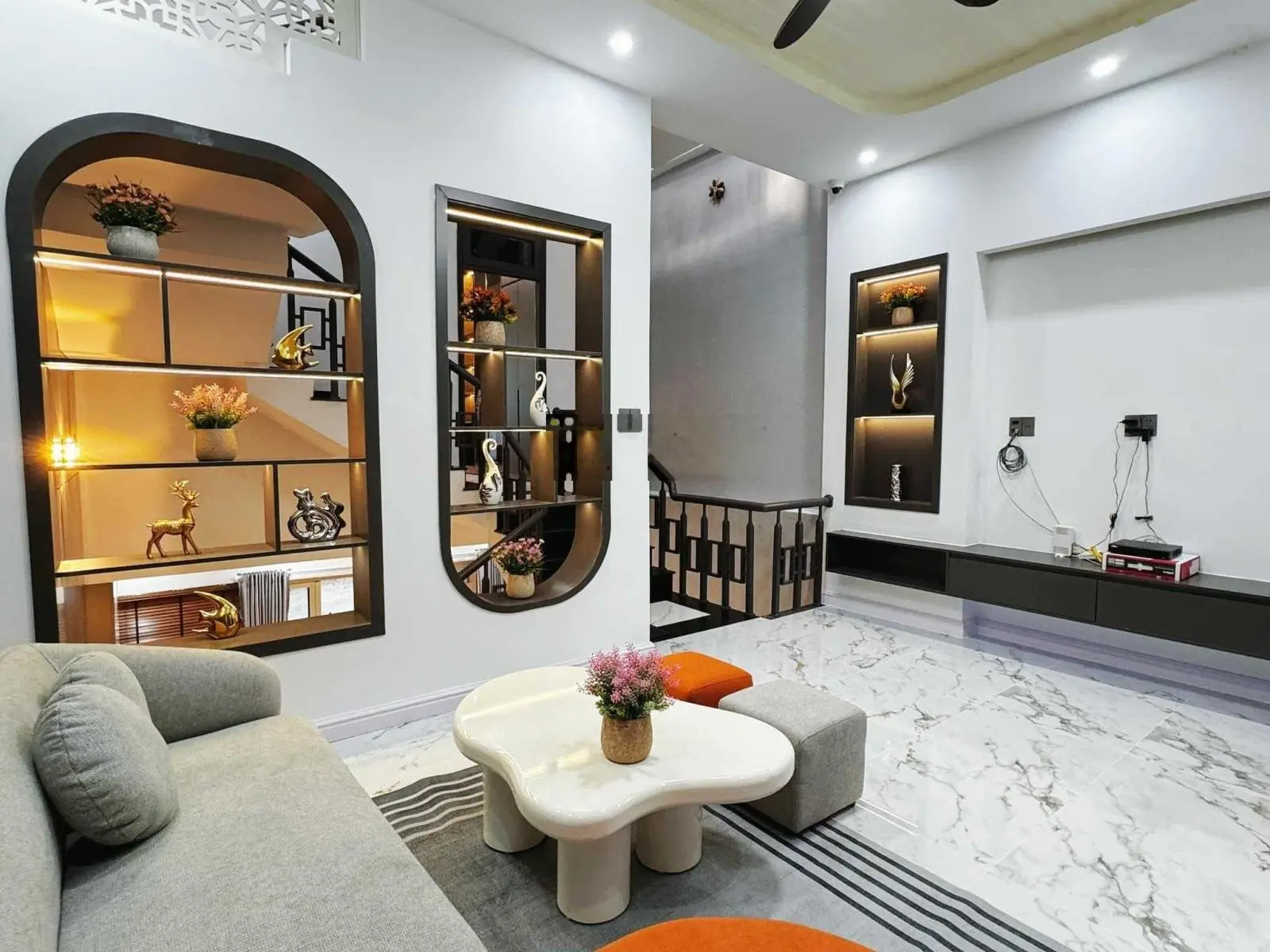 Bán nhà 3 tầng mái đúc sàn đúc 4PN, 3Wc, phòng thờ phòng khách đất 5X19m 95m2 đường Đoàn Khuê