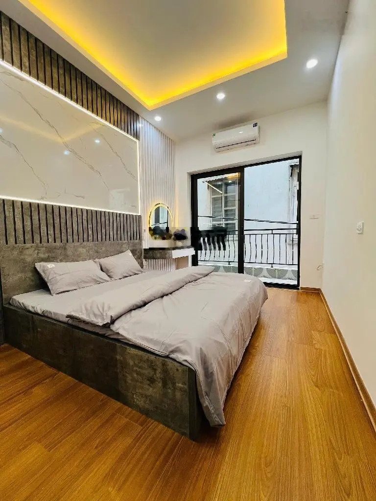 Bán nhà Cự Lộc - lô góc - 33m2 x 4 tầng - giá 6 tỷ 8