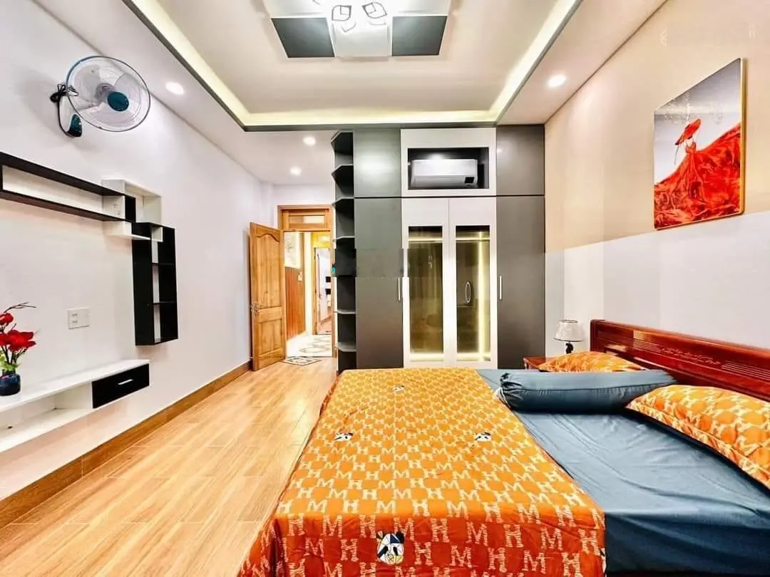 Bán nhà hẻm Cách Mạng Tháng 8, Phường 13, Quận 10. DT: (7.5x13m) cấp 4, giá siêu rẻ chỉ 9 tỷ