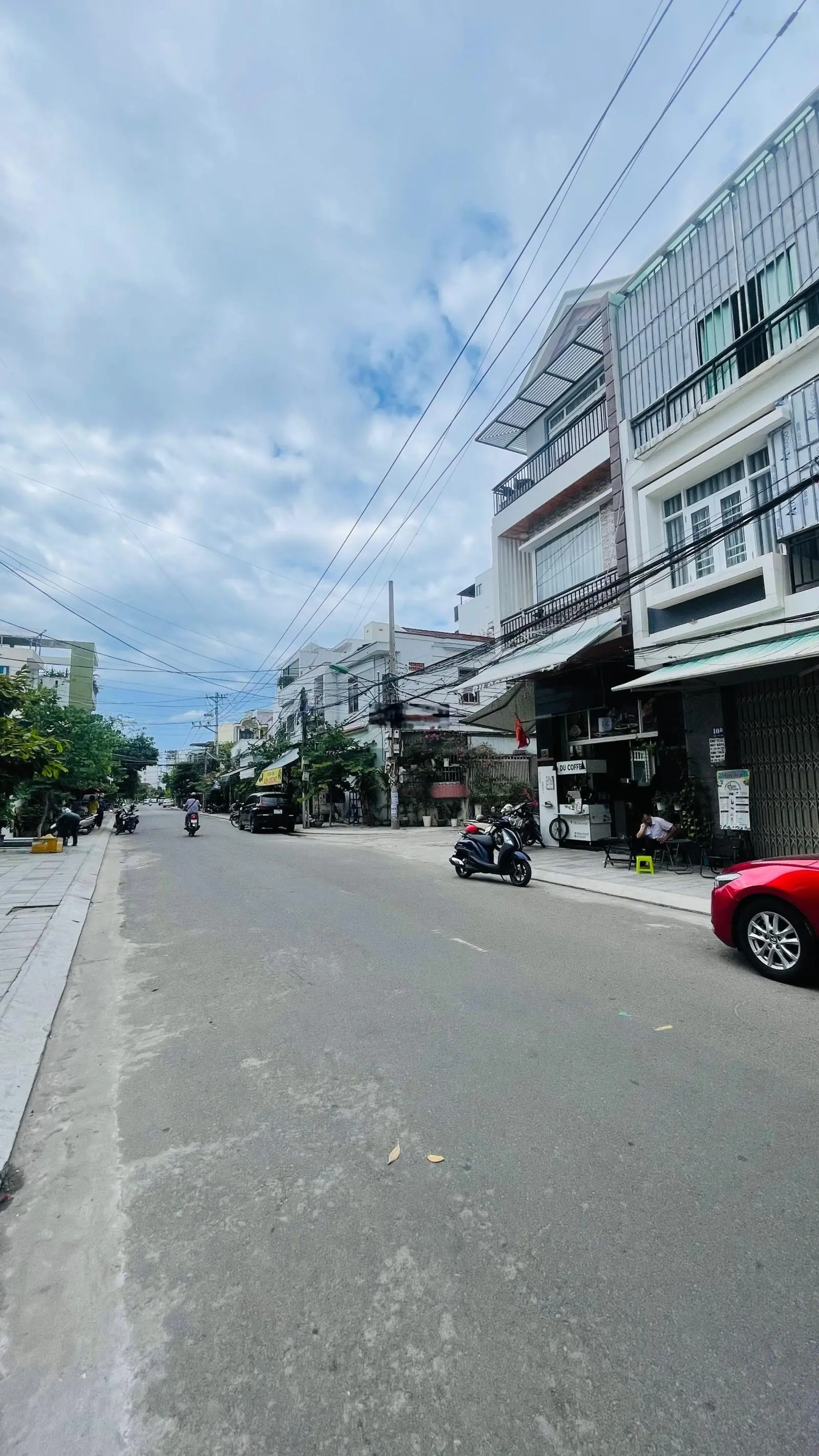 Hạ giá 400 triệu bán nhà mặt tiền đường rộng 13m - vừa ở vừa kinh doanh - cách biển chỉ 3 đi xe