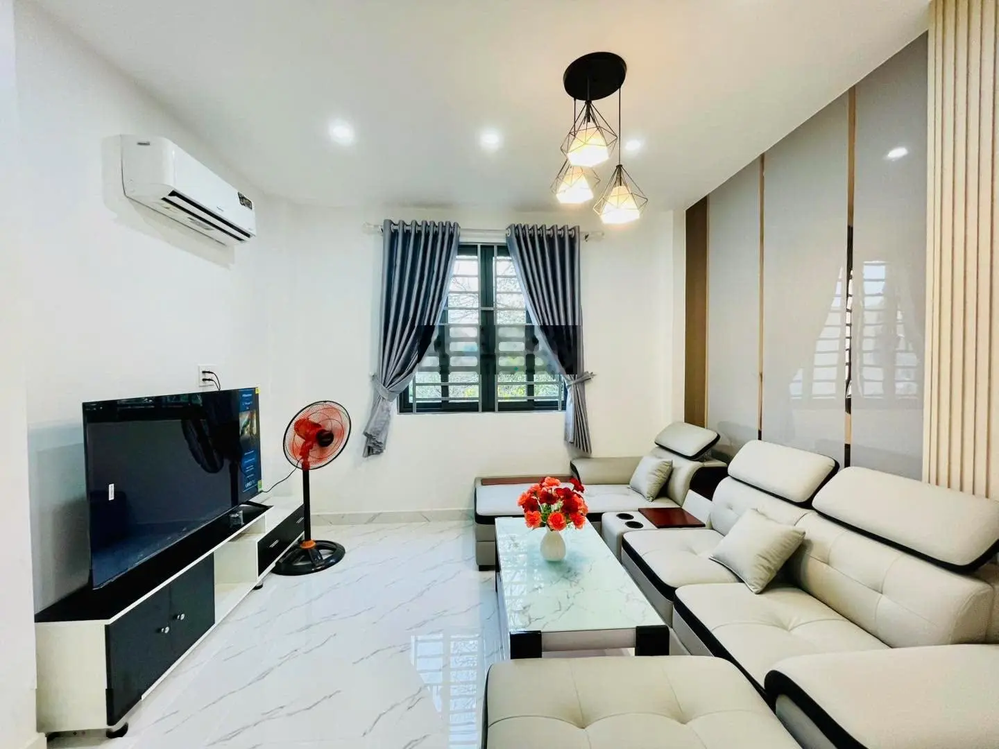 Giá 7tỷ200. xoay vốn bán gấp nhà nguyễn đình chính, phú nhuận. hxh. cách 50m đ. nuyễn văn trỗi