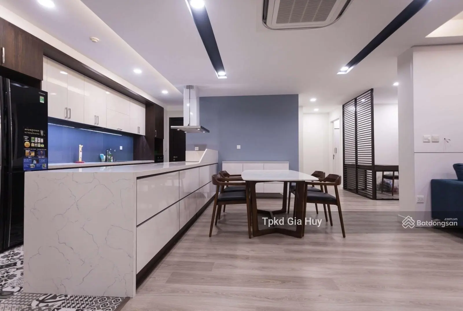 Chính chủ gửi bán căn hộ 2 ngủ, DT 130m2, full nội thất tại Mandarin Garden. Giá chỉ 80tr/m2
