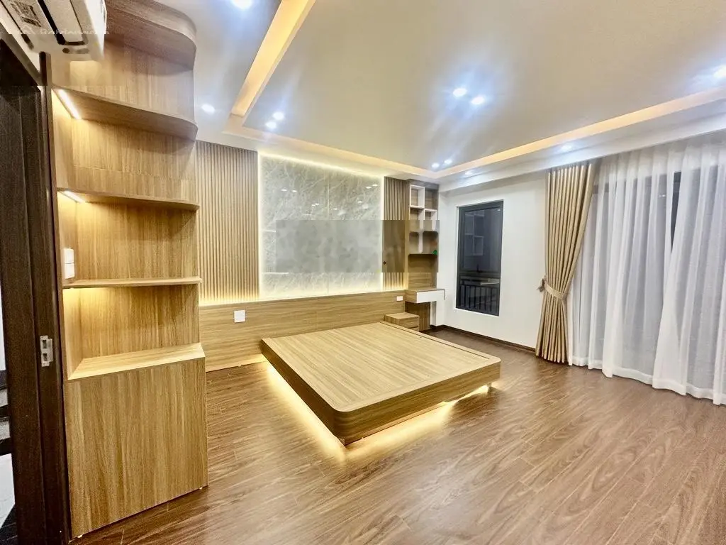 Bán nhà Cổ Linh hơn 10 tỷ - 6 tầng - full nội thất - thang máy gara ô tô pháp lý chuẩn, sổ vuông