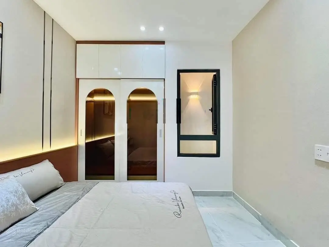 Chị Thảo cần bán gấp nhà 48m2 ngay Lê Đại Hành, Q11. Sổ hồng riêng. Hẻm xe hơi