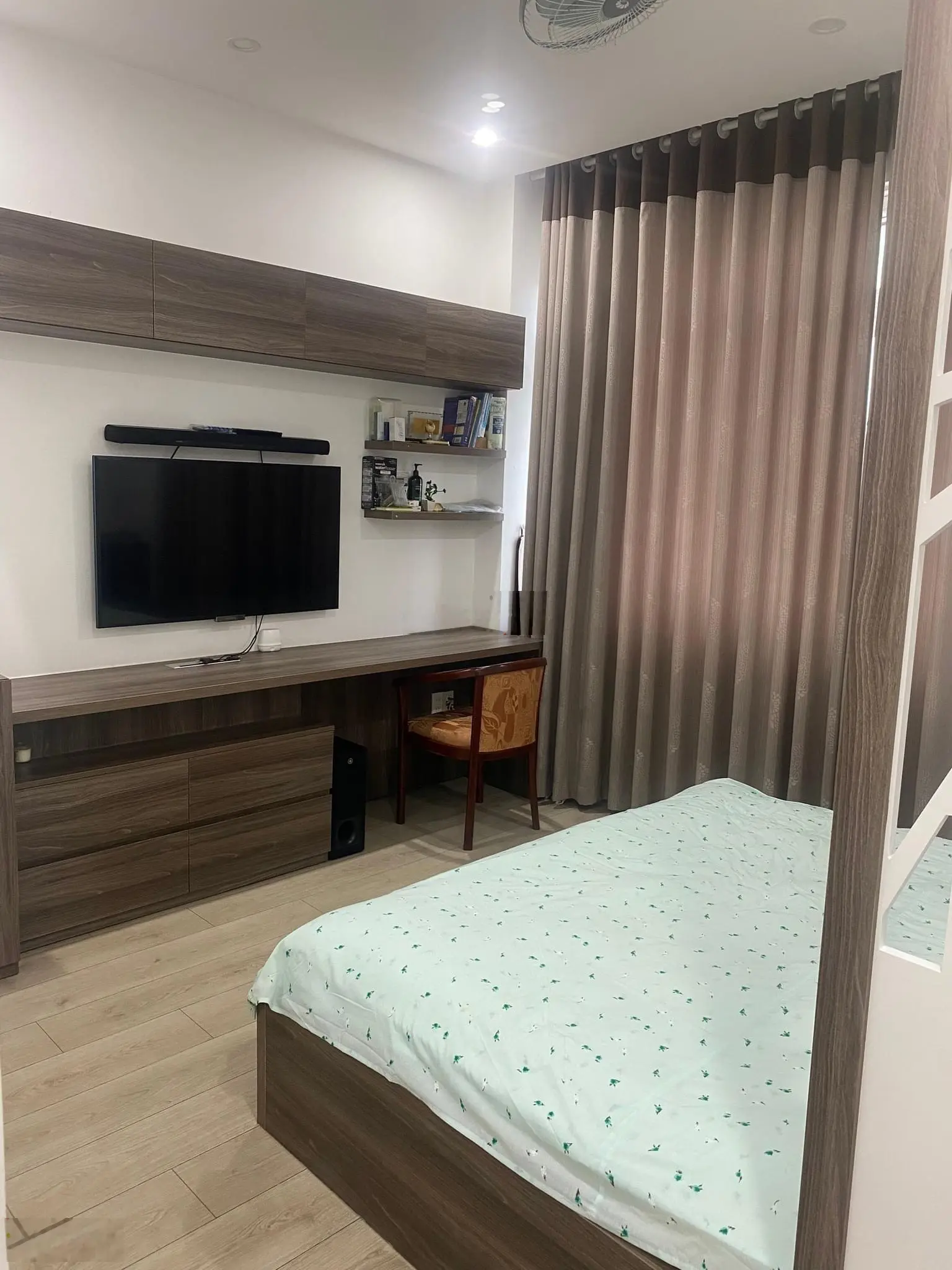 Bán nhà hẻm Võ Văn Tần, P6, Quận 3 - 60m2(4*15) sổ chính chủ giá 3tỷ280, 1T2L, qua Q1,Q5 chỉ 4phút