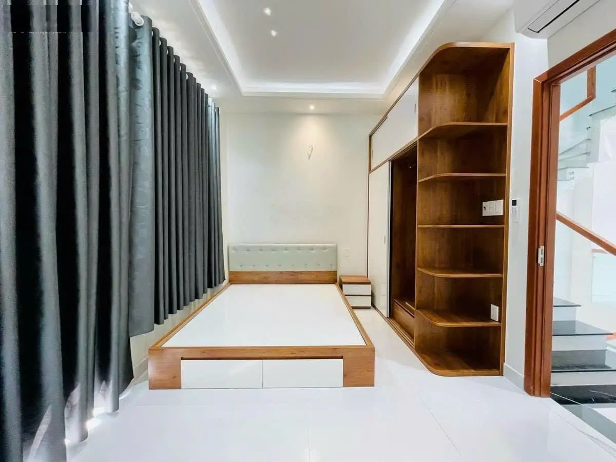 Bán lỗ căn nhà Cao Thắng, Q3 50m2 1 trệt 3 lầu 4PN, 4WC. Đang cho thuê 20 tr/tháng. Sổ công chứng