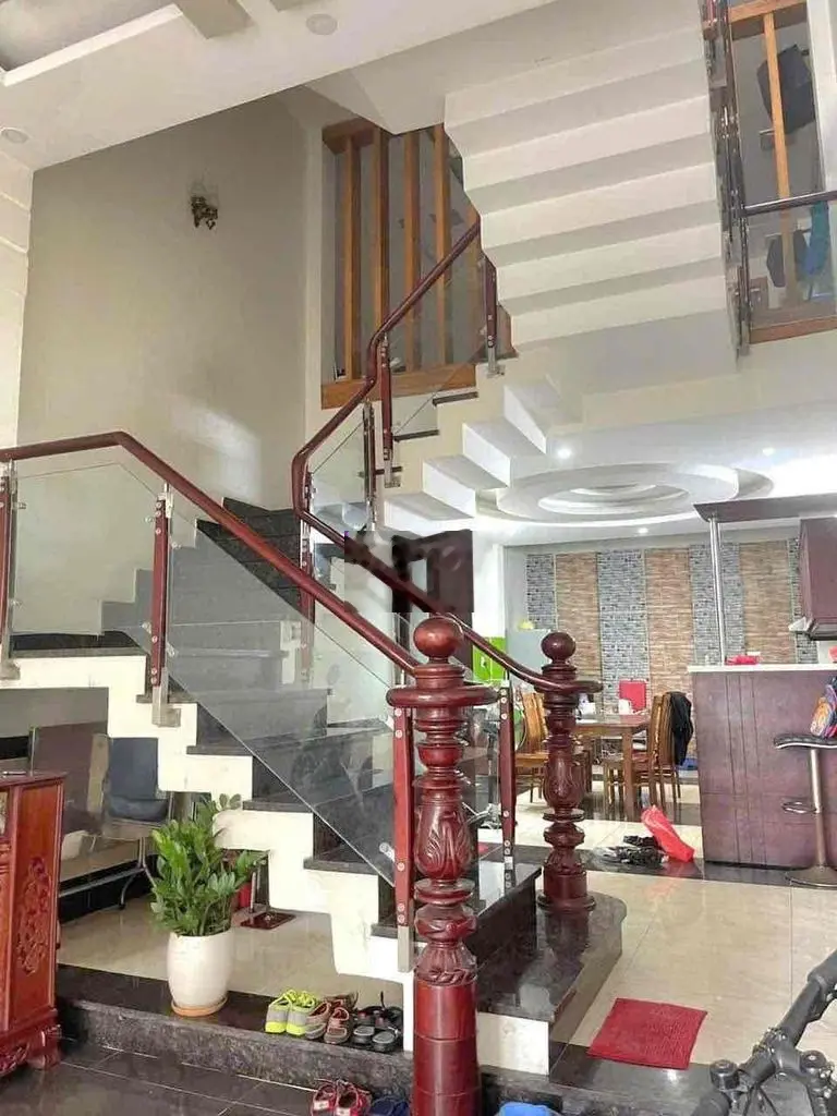 Bán lỗ 500tr nhà hẻm 6m Bùi Thị Xuân, Phường 2, Tân Bình. Giá 3,85 tỷ.