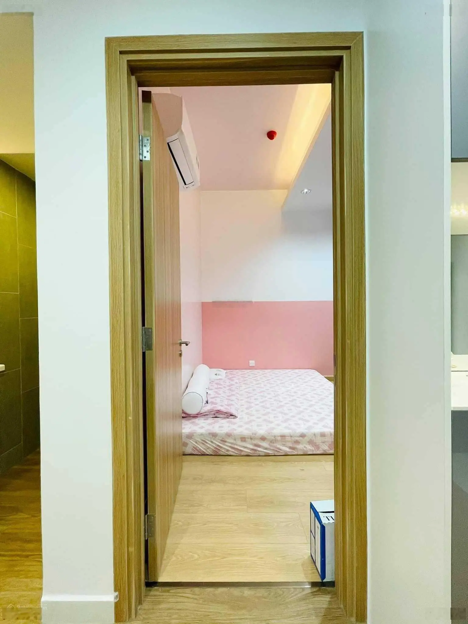 Cần bán căn hộ ngay trung tâm TP. Thủ Đức, 2 phòng ngủ đầy đủ nội thất, giá rẻ hơn thị trường