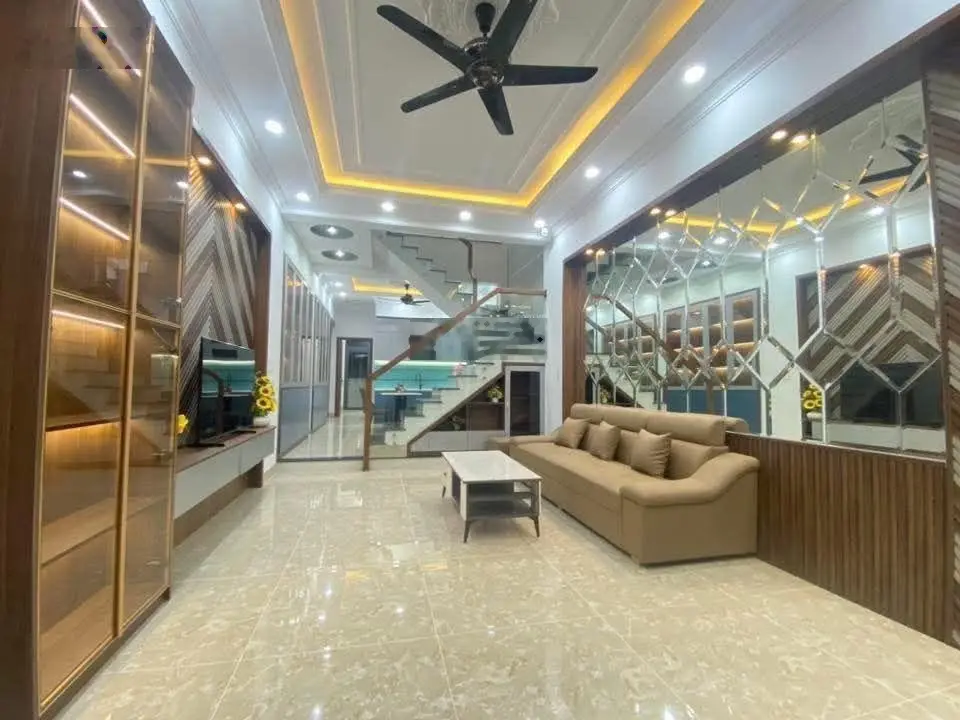 Nhà 3 lầu gần làng đại học quốc gia