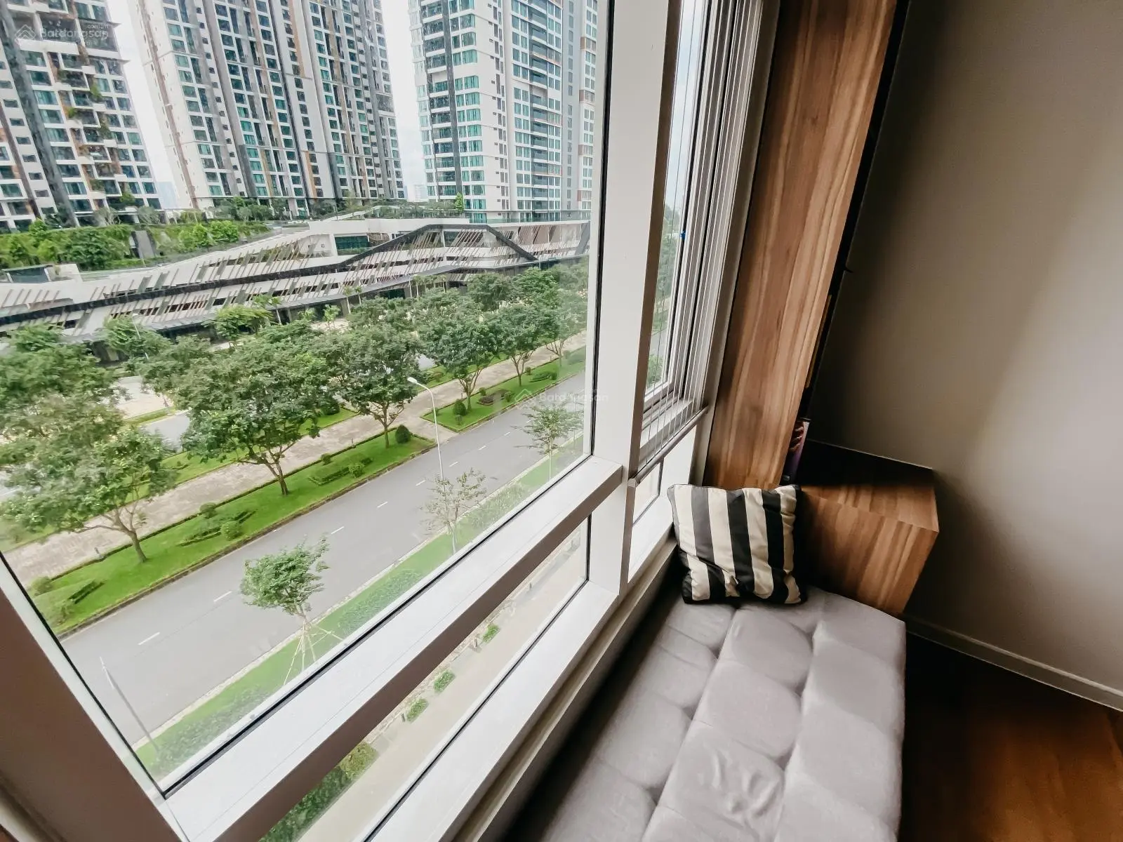 Chỉ với 30 tỷ sở hữu ngay căn Duplex tầng thấp gồm 5 phòng ngủ diện tích lớn, đầy đủ nội thất