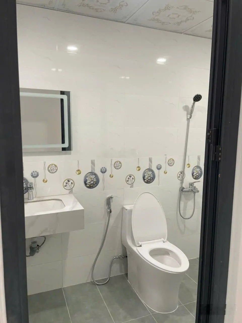 Mặt tiền rộng 6m, đường Tôn Đức Thắng 20m, DT 96 m2 nhà 1 trệt 1 lửng tại Hòn Rớ 1, Phước Đồng, NT
