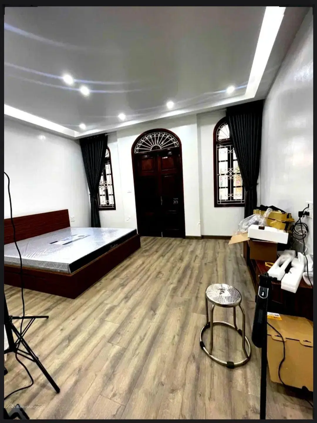 Chính chủ gửi bán nhà mặt ngõ Lạc Long Quân diện tích 46m2, 5 tầng, full nội thất