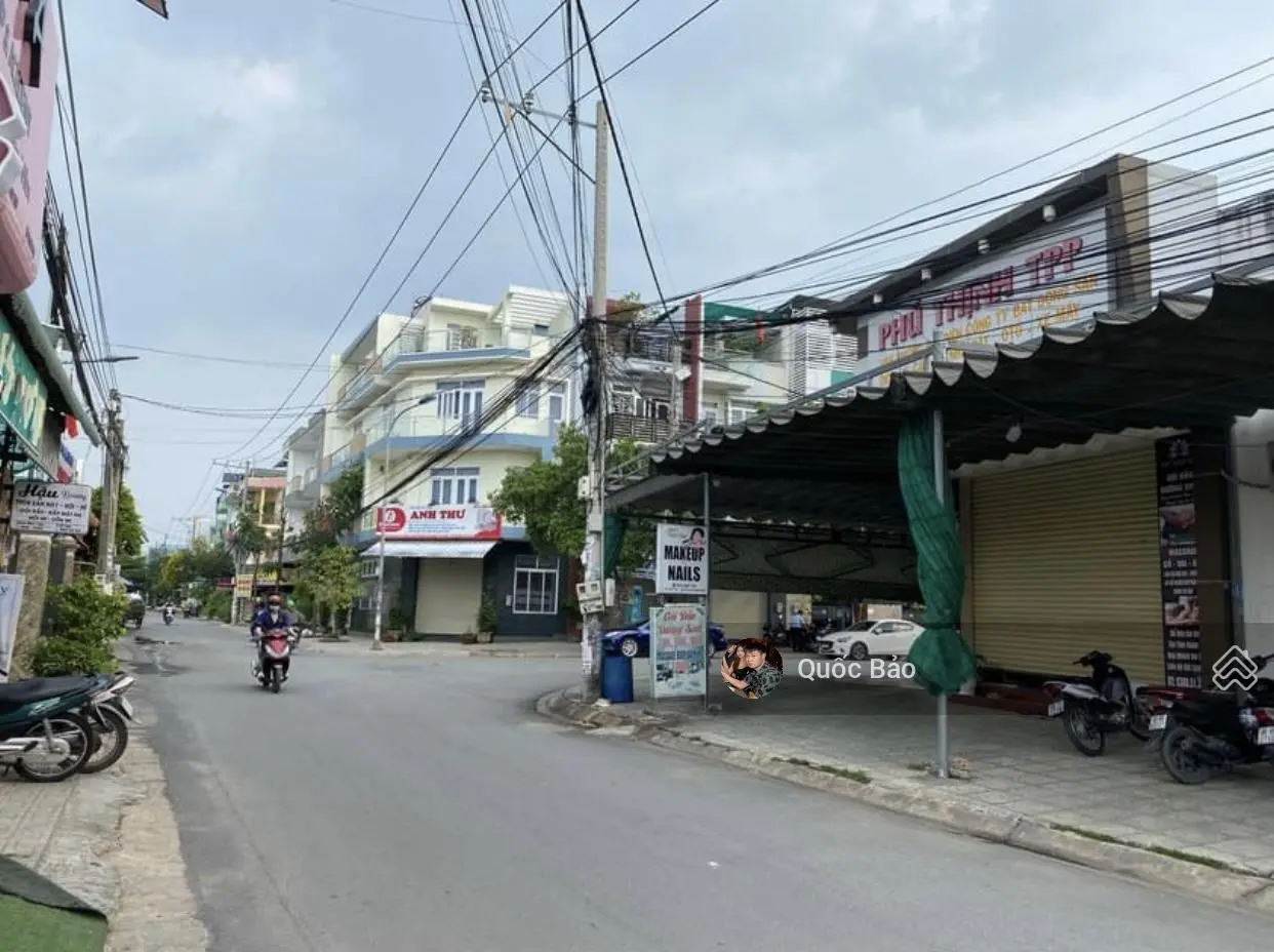 Cần bán đất. Tại Thị trấn Chợ Lách, Bến Tre. DT 120m2, đối diện THPT Trương Vĩnh Kiết. SHR