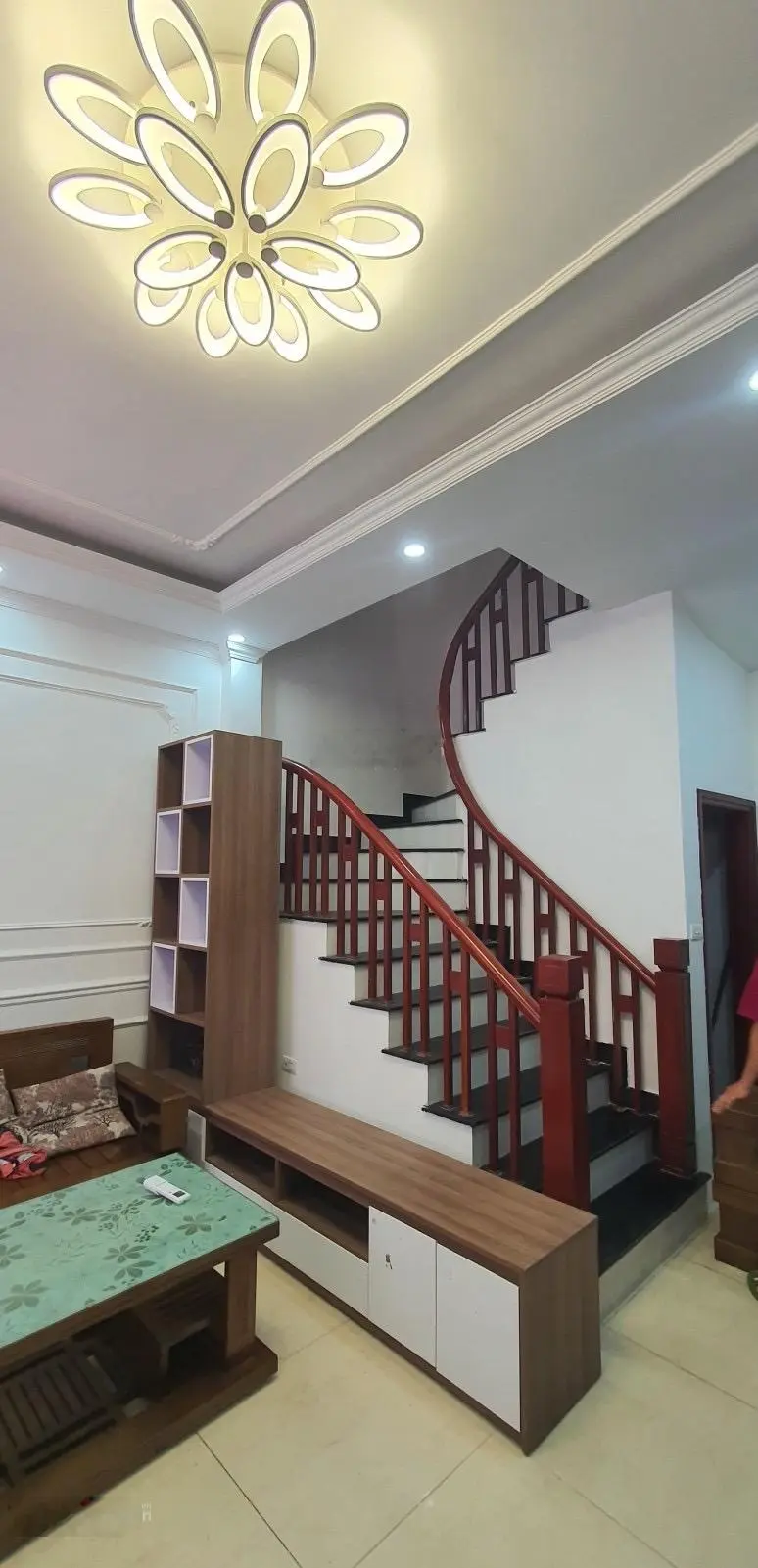 Bán nhà Bồ Đề, LB, 5 tầng 35m2 lô góc ô tô đỗ cửa, 30m ra mặt phố Hồng Tiến, nhỉnh 6 tỷ