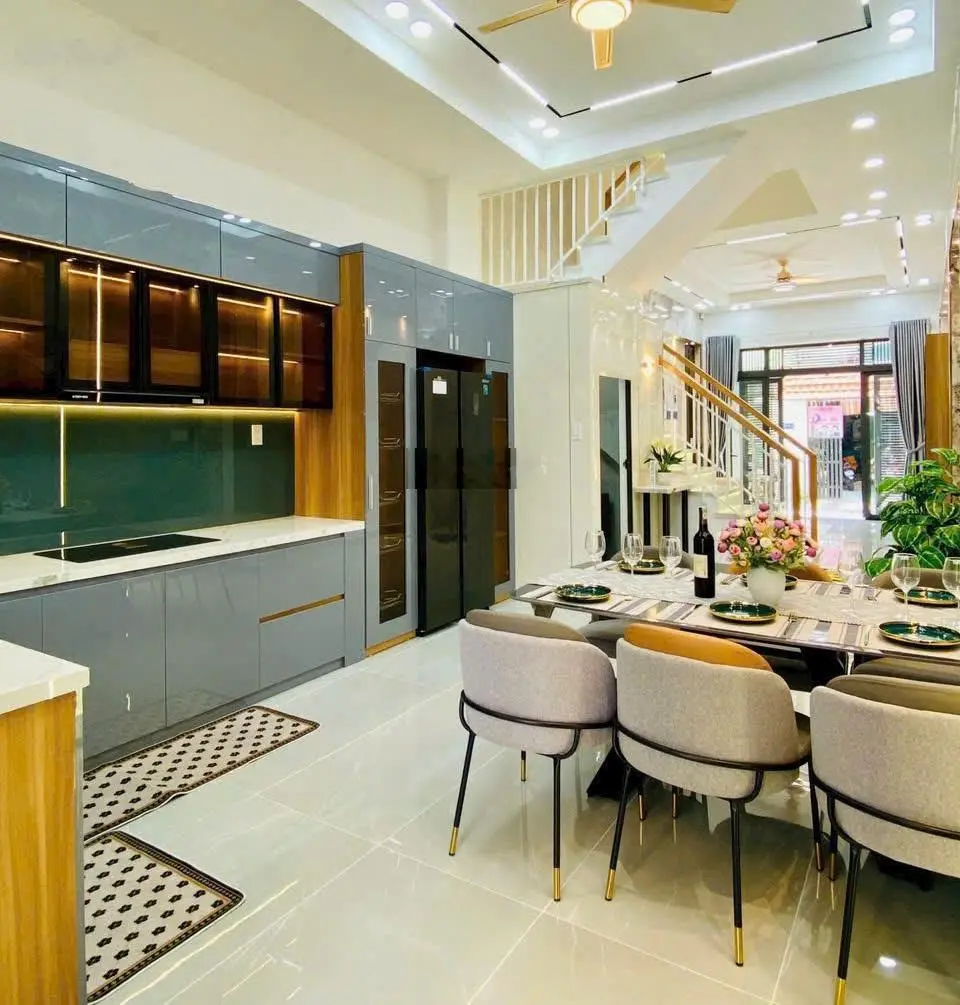 Siêu rẻ! 253 Cách Mạng Tháng 8, P12, Quận 10, DT: 71m2, sổ hồng riêng chính chủ