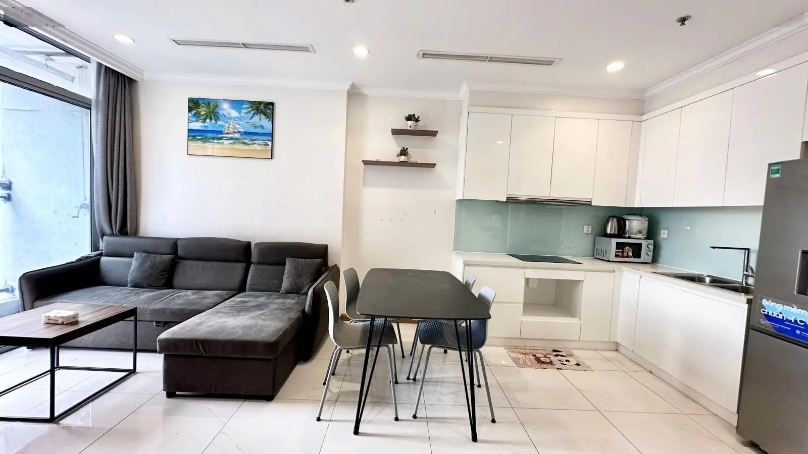 Căn hộ 1 PN với chiếc view Bitexco ngắm trọn thành phố về đêm, cầu Bason và trung tâm Quận 1