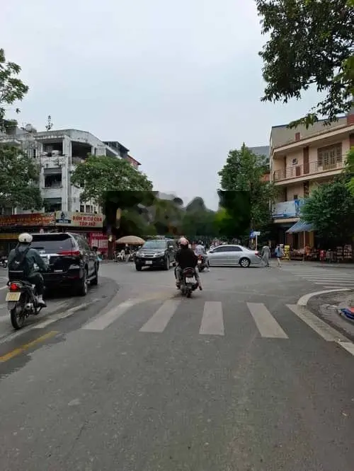 Thang máy, phân lô mặt phố, kinh doanh cực vượng