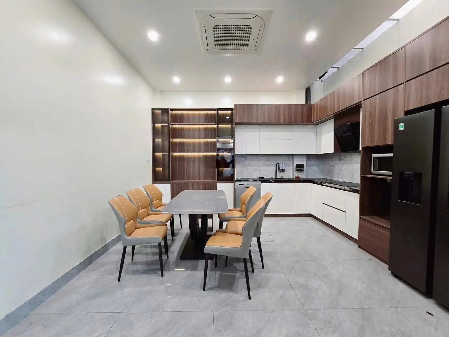 Nhà riêng Vũ Trọng Phụng ô tô đỗ cửa, lô góc 2 thoáng, sổ nở hậu, full nội thất, không quy hoạch