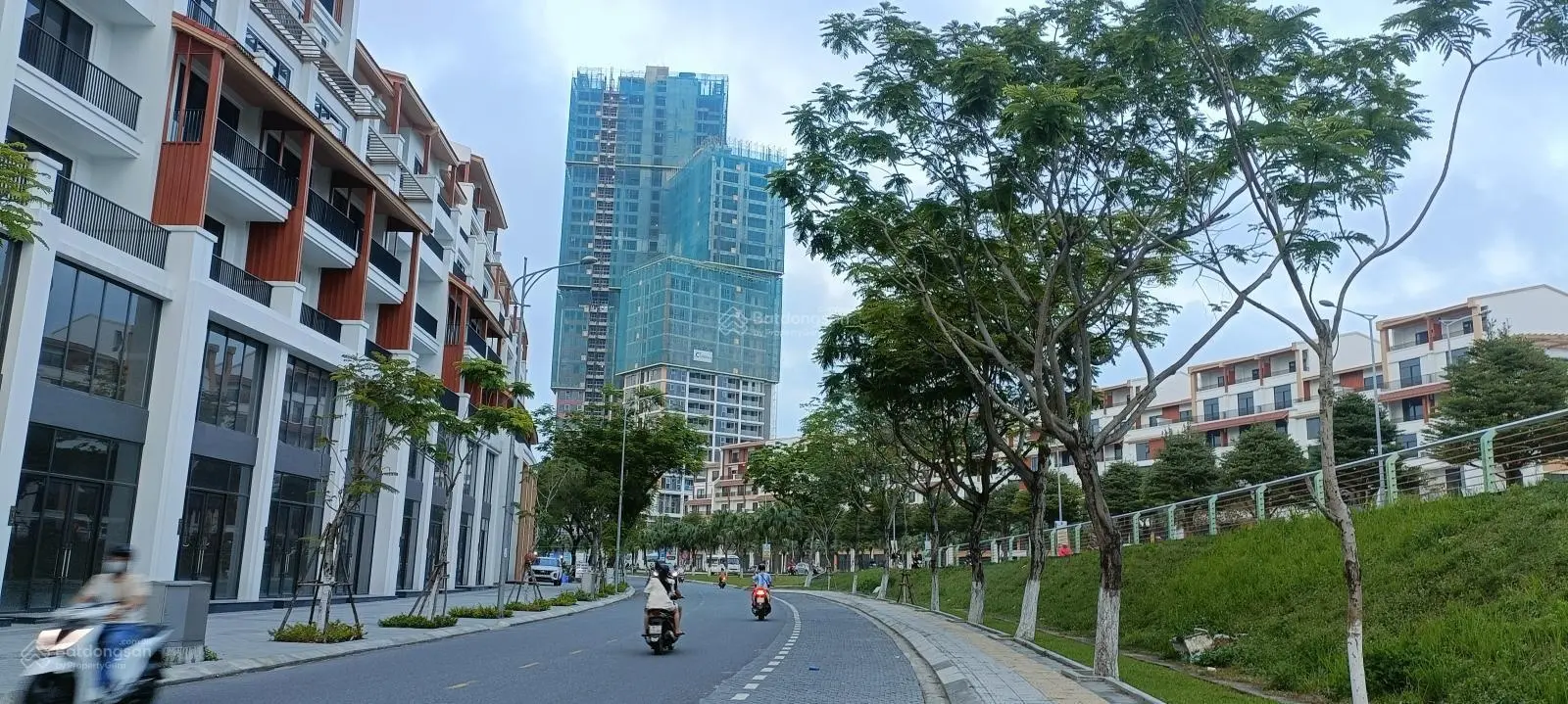 Nhà đẹp nội thất gỗ phố sông hàn nhìn sang công viênchaau á