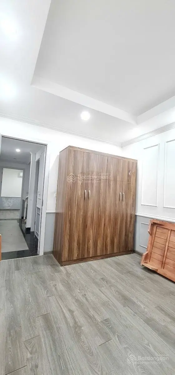 Nhà sổ đỏ 40 m2 - oto đỗ cửa - tiện ích xung quanh đầy đủ