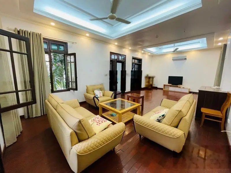 Biệt thự đẹp bể bơi sân vườn Hồ Tây bán, xe hơi 7 chỗ đỗ trong nhà. Biệt thự chất lượng cao