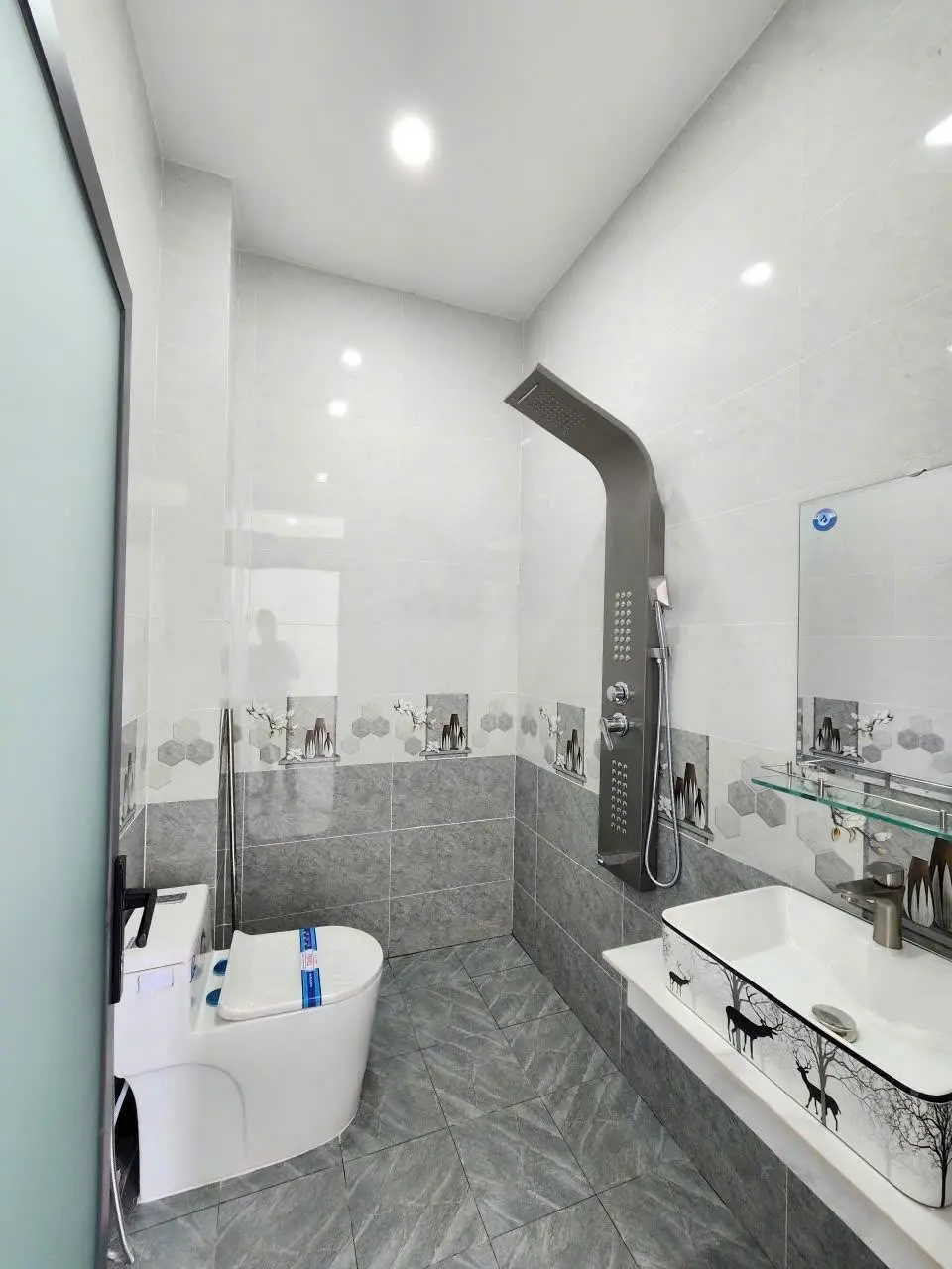 3ty6 nhà mới, DT 4,7x14 (64,5m2) 1 trệt 2 lầu 4PN gần vòng xoay An Phú