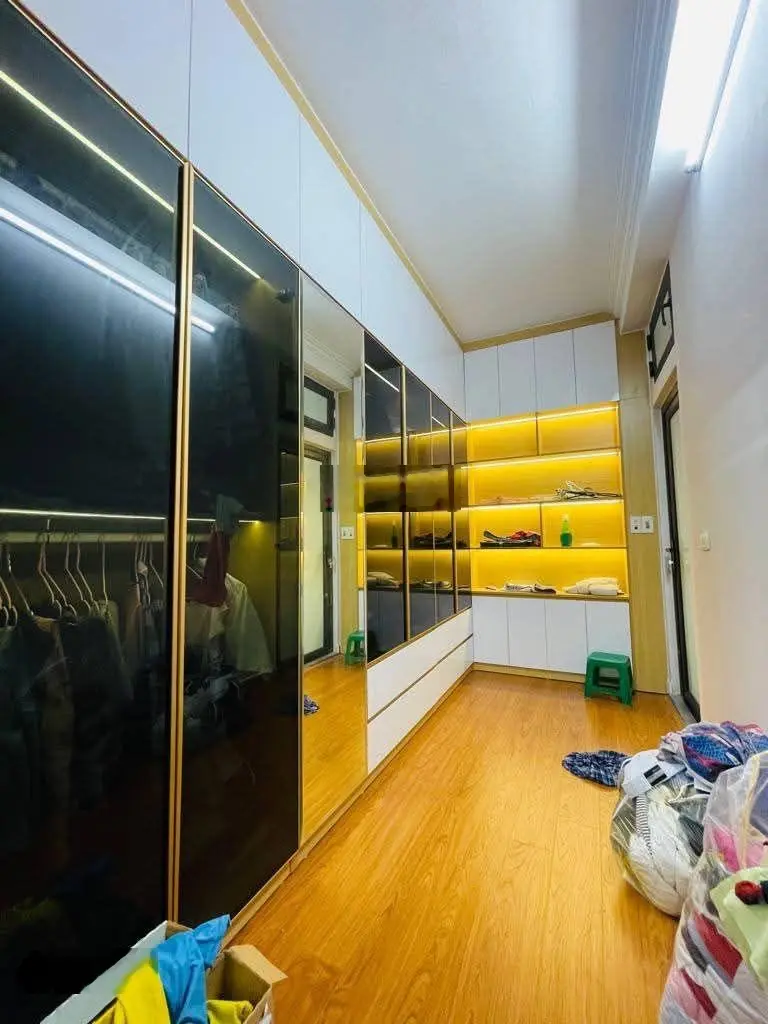 Siêu phẩm nhà mặt phố Ngô Gia Tự, Long Biên, lô góc, 2 mặt tiền, giá chỉ 7.4 tỷ