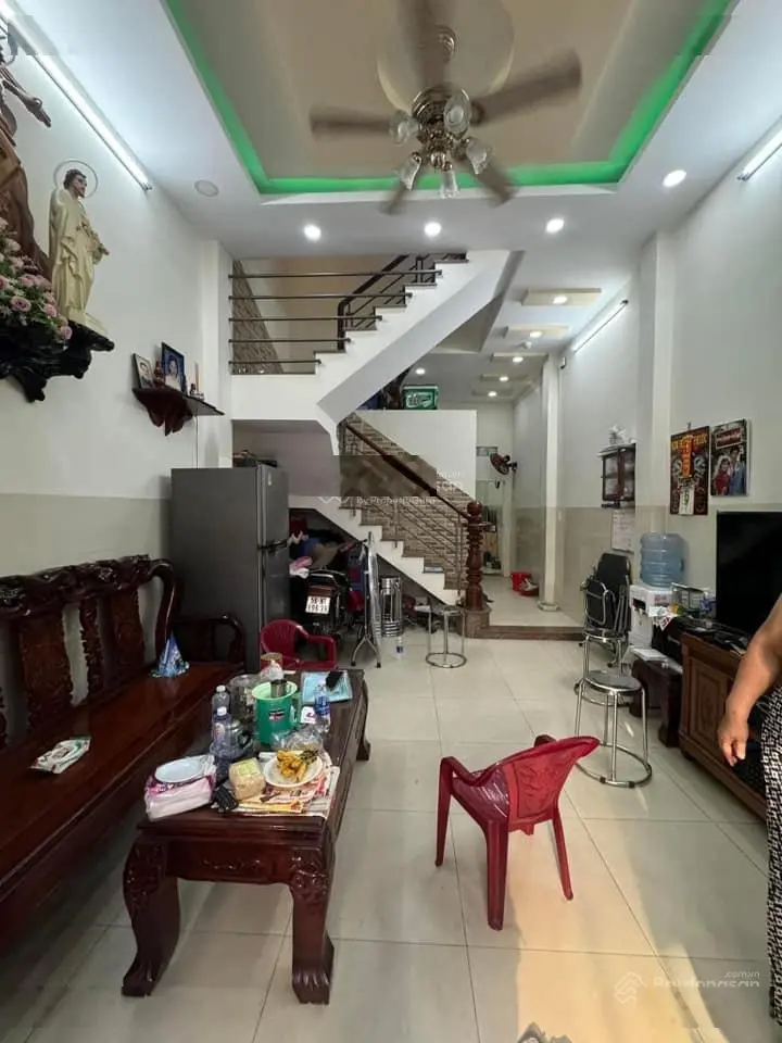 Kẹt tiền bán gấp căn nhà gần chợ Phú Lạc, Trịnh Quang Nghị, đang cho thuê 8 tr 1 tháng, giá 1 tỷ050