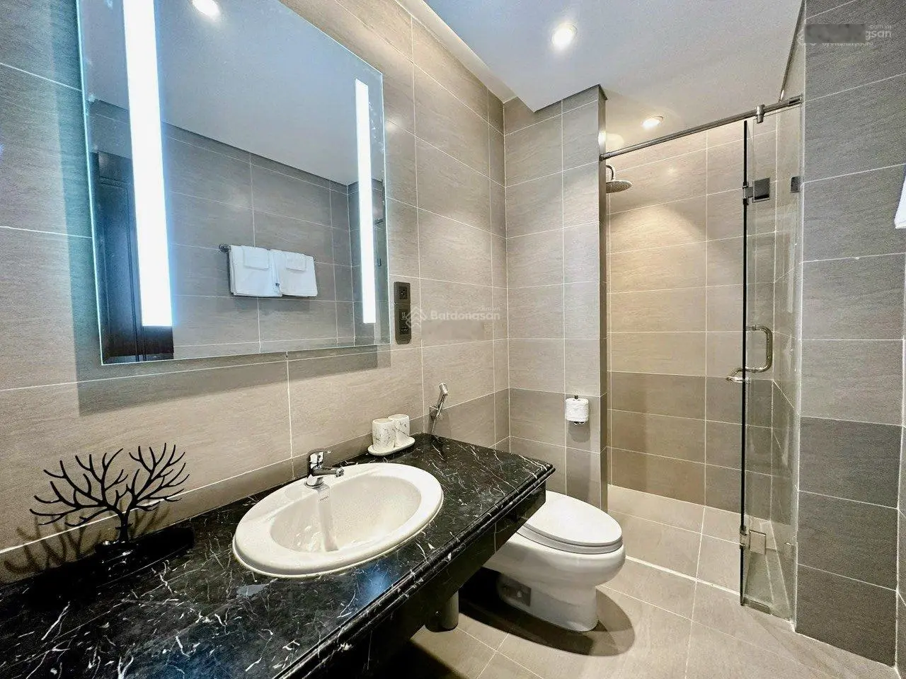 Sập Hầm ! Bán Căn Hộ Biển Cao Cấp 2 phòng ngủ view biển 100m2 Four Points - Võ Nguyên Giáp, Đà Nẵng