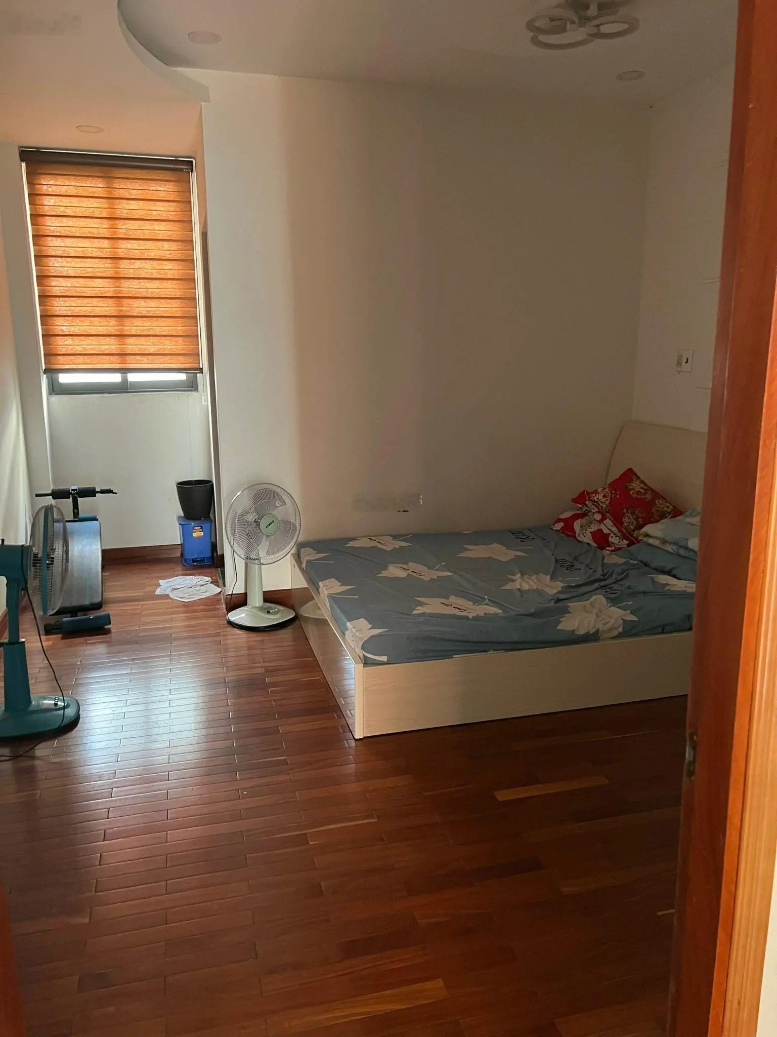 Bán gấp nhà đường 8m Dương Quảng Hàm - P.5 - Diện tích 4m x 18m - 6 lầu mới xây