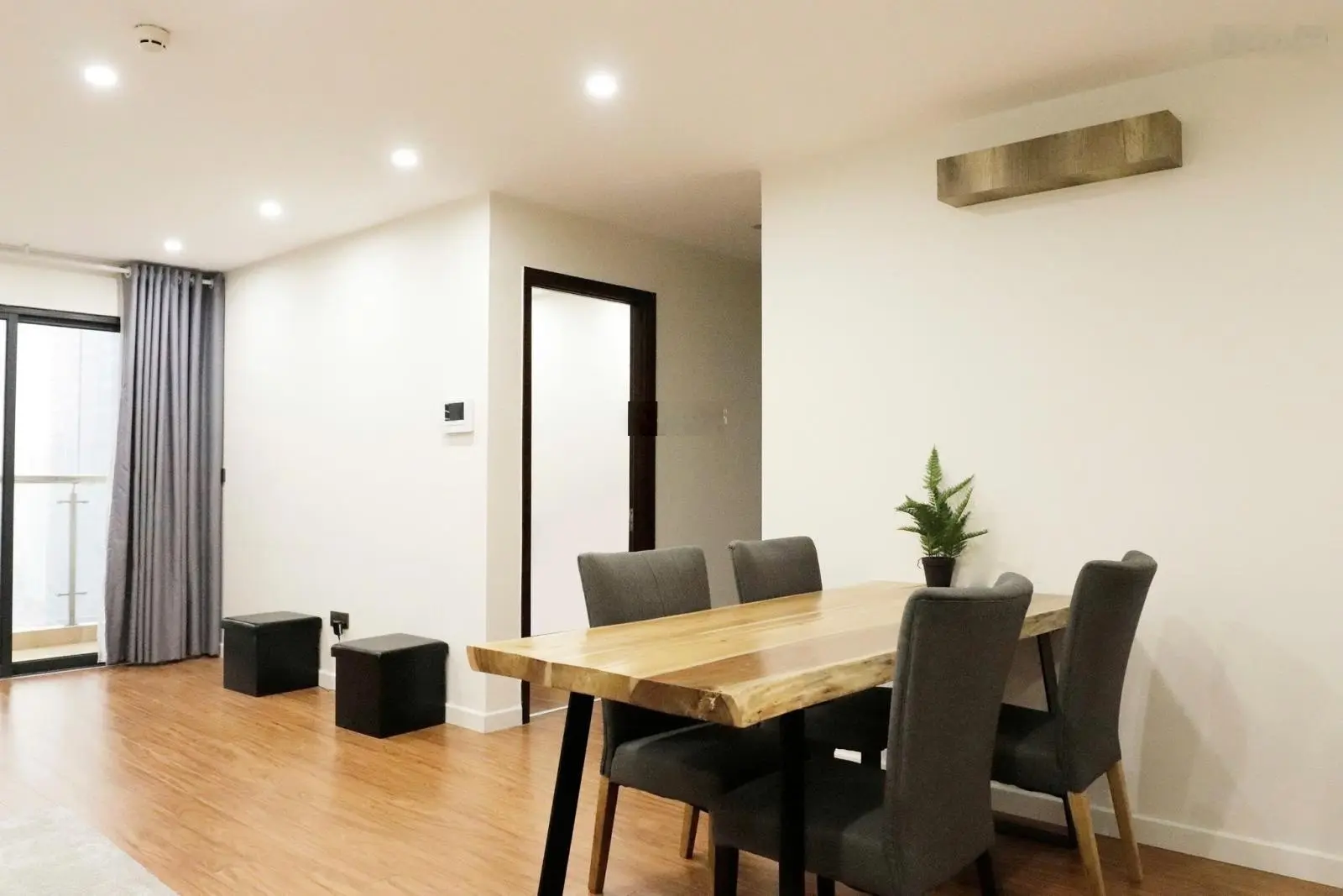 GIA ĐÌNH TÔI CẦN BÁN CĂN 100m2 CC THE SUN MỄ TRÌ, 3PN FULL NỘI THẤT. GIÁ TÔI BÁN 5,9 TỶ