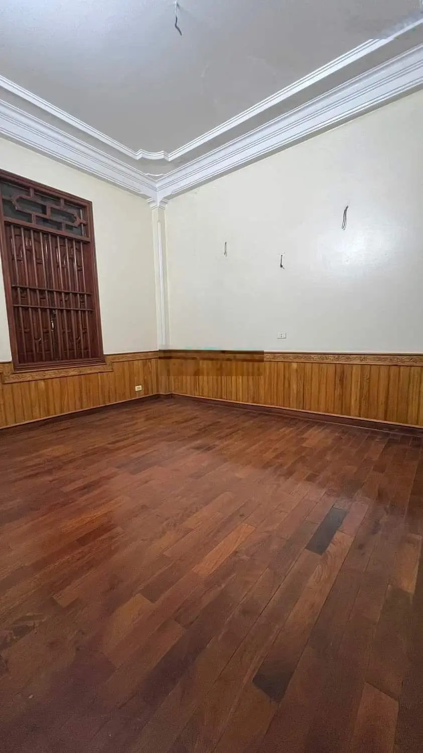 Bán nhà mặt phố đường Lý Thái Tông, giá tốt 4,74 tỷ VND, diện tích 54m2, hướng Đông