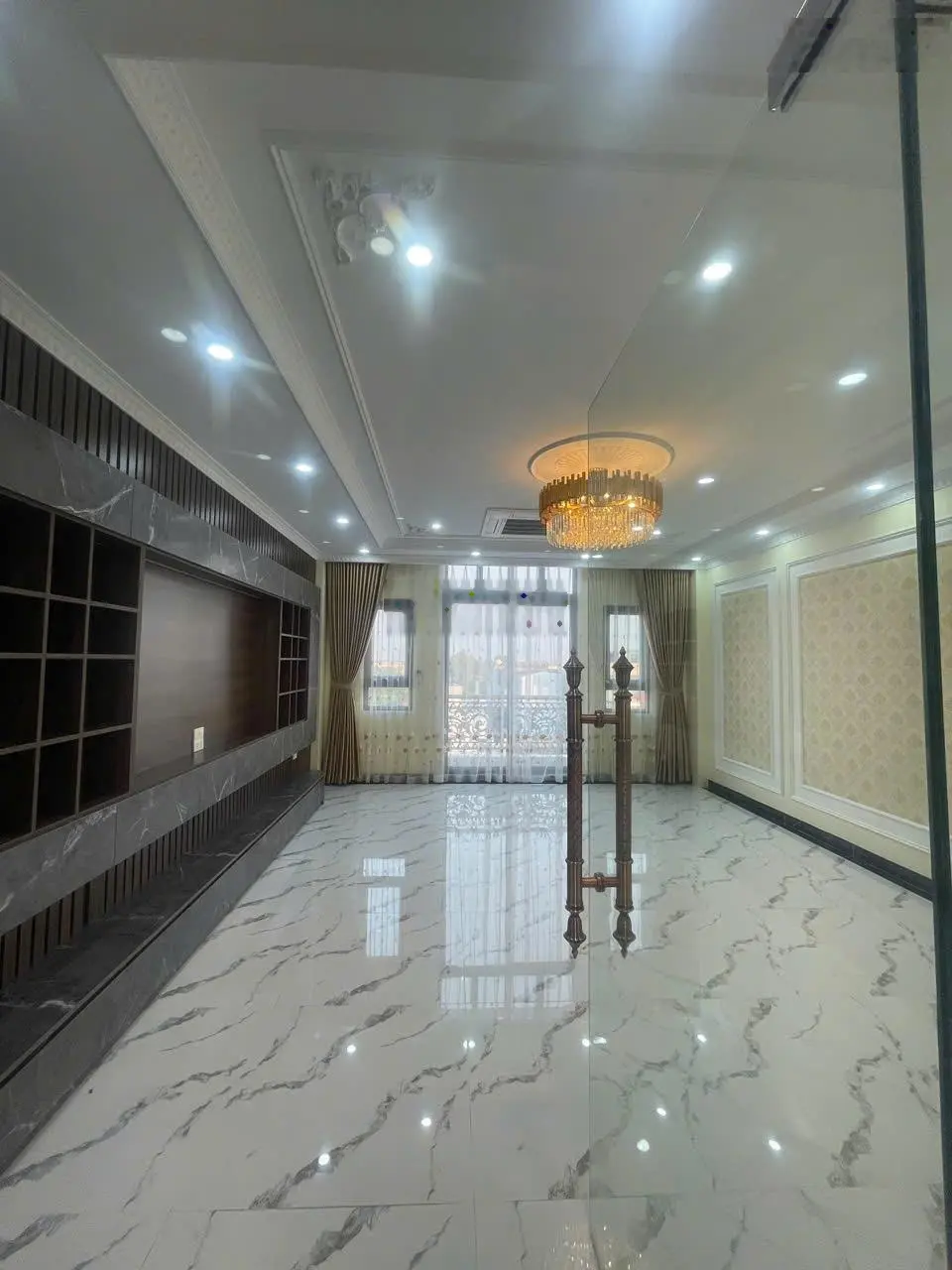 Bán nhà Thạch Bàn 86m2 x 6 tầng, thang máy x 5m mặt tiền đường thông ô tô tránh, kinh doanh