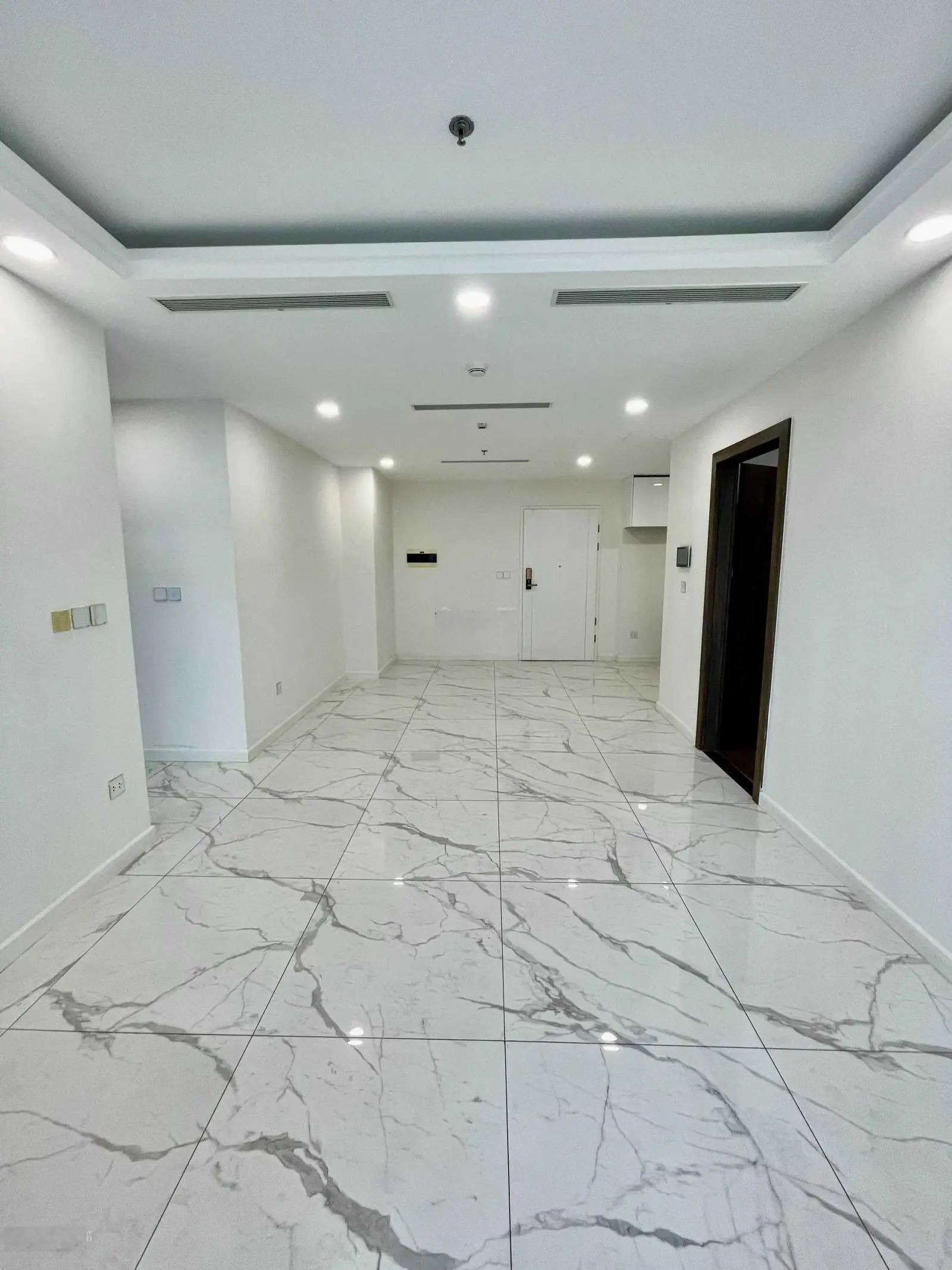 Bán gấp giá lỗ căn 3 phòng ngủ 3WC Sunshine Sky City. Giá: 5.3 tỷ. Nội thất chủ đầu tư mới 100%