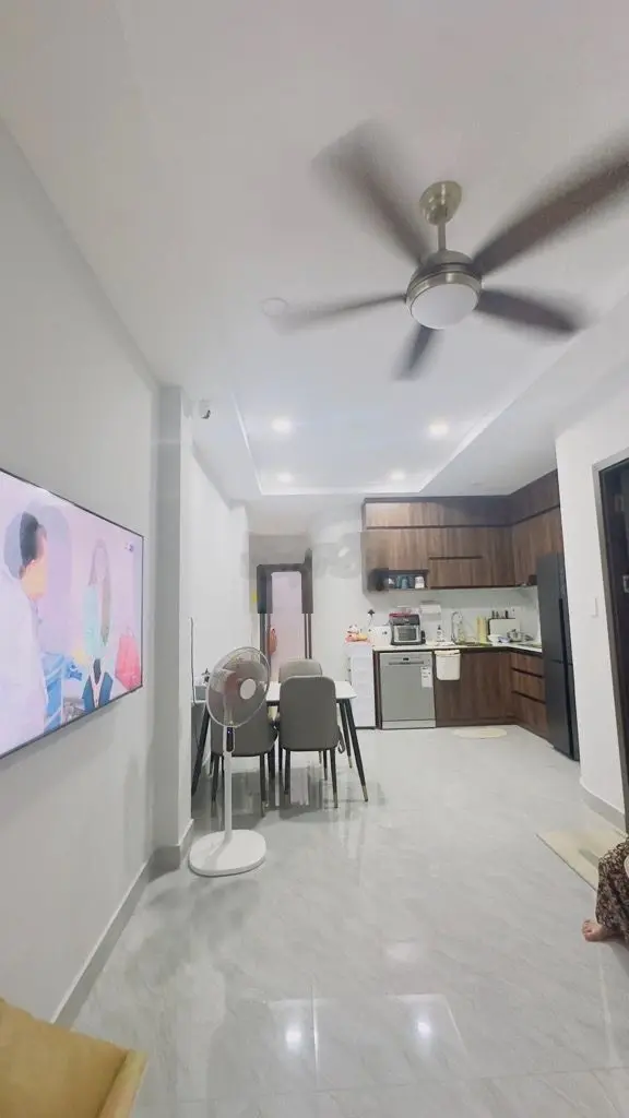 CẦN BÁN GẤP NHÀ 2 TẦNG, NGAY CHỢ THỦ ĐỨC, DT 4m x 13m, CHỈ 5 TỶ.