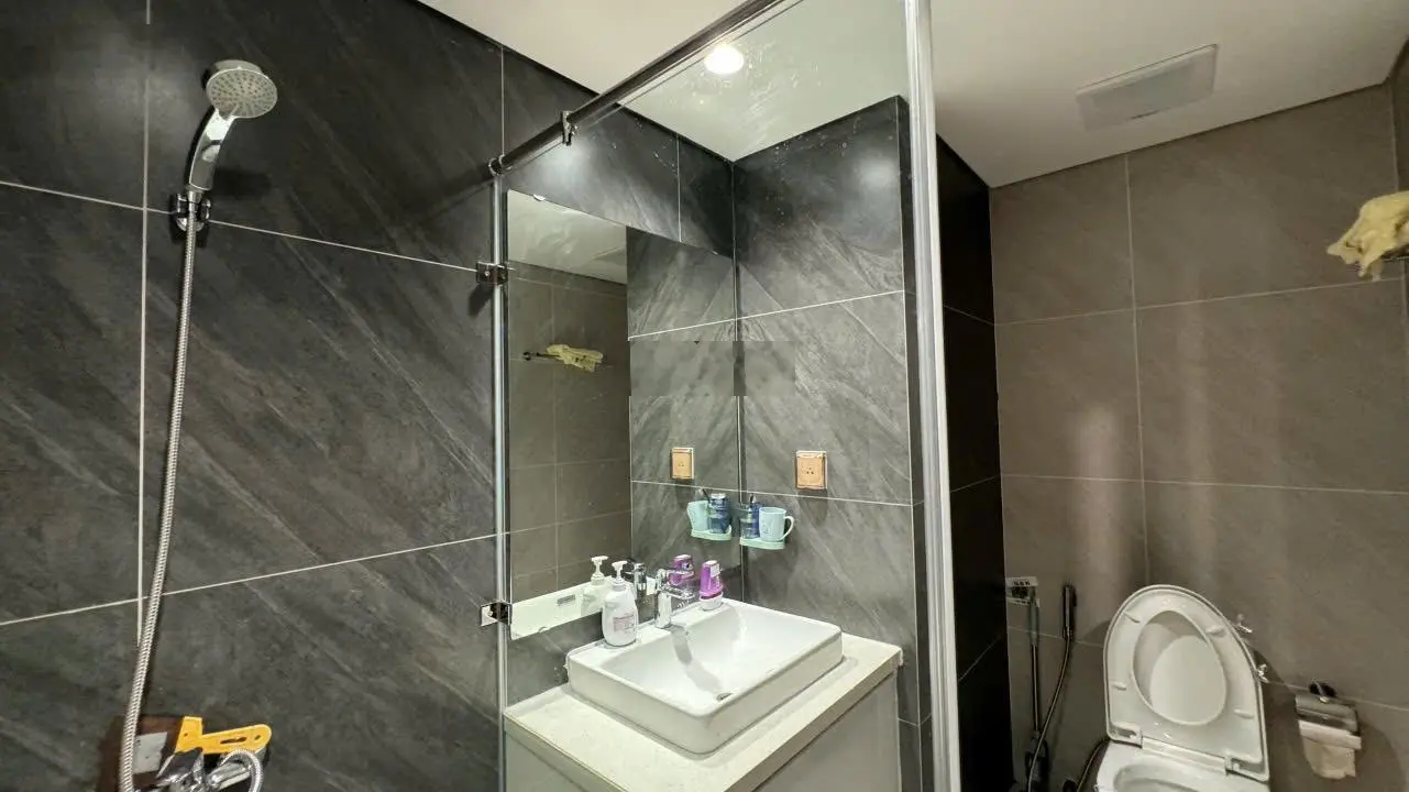Bán gấp căn hộ 124m2 4pn,3wc nhà full nội thất chung cư CT8 the emerald mỹ đình LH: 0394 321 ***