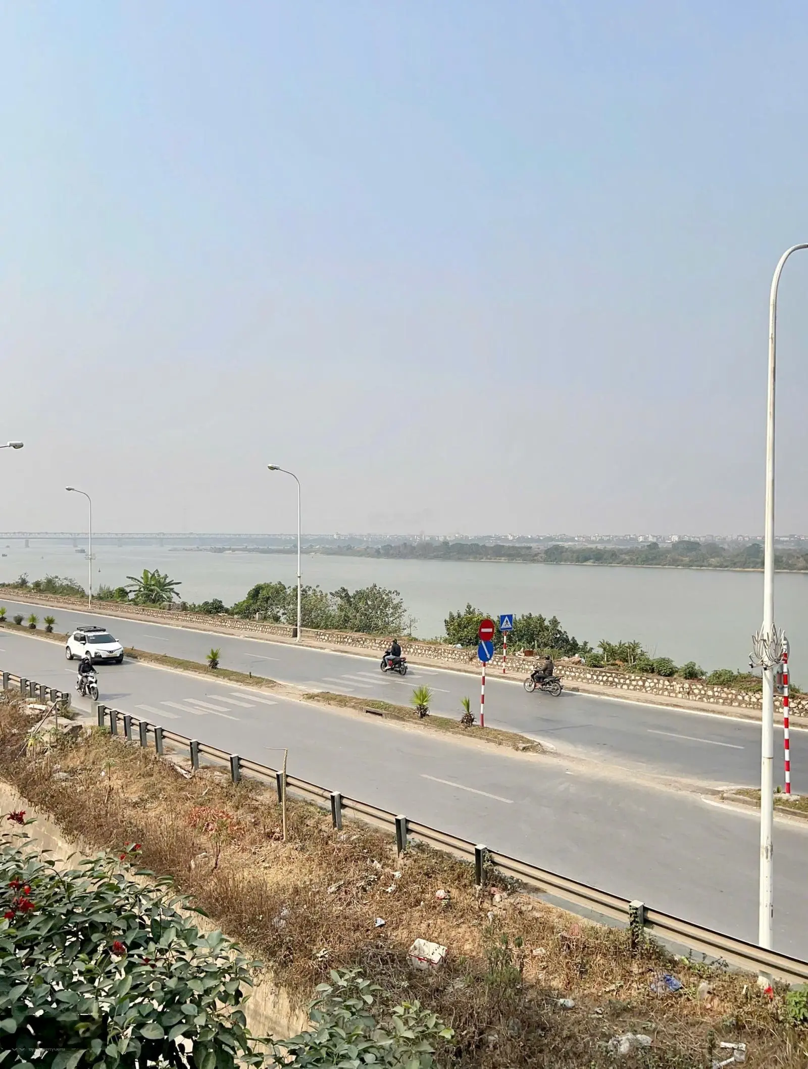 Chính chủ tôi bán gấp MP An Dương Vương, Tây Hồ. Lô góc 123m2*5 Tầng thang máy. Dòng tiền 720Tr/năm