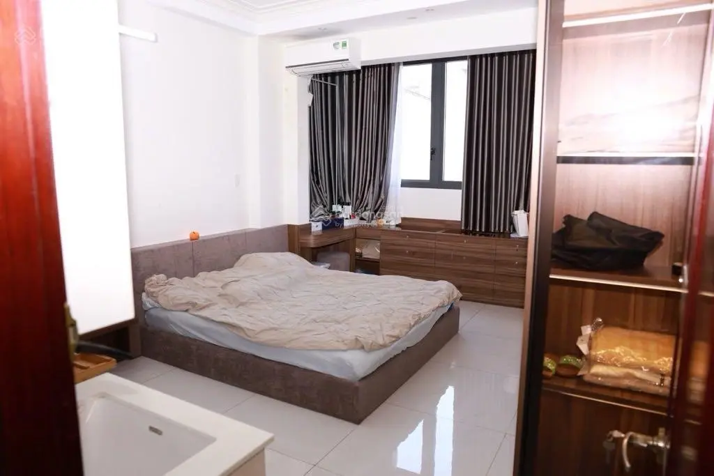 300m2 sàn - mặt tiền Q1* [6 tầng] vỉa hè 6m (không lộ giới)