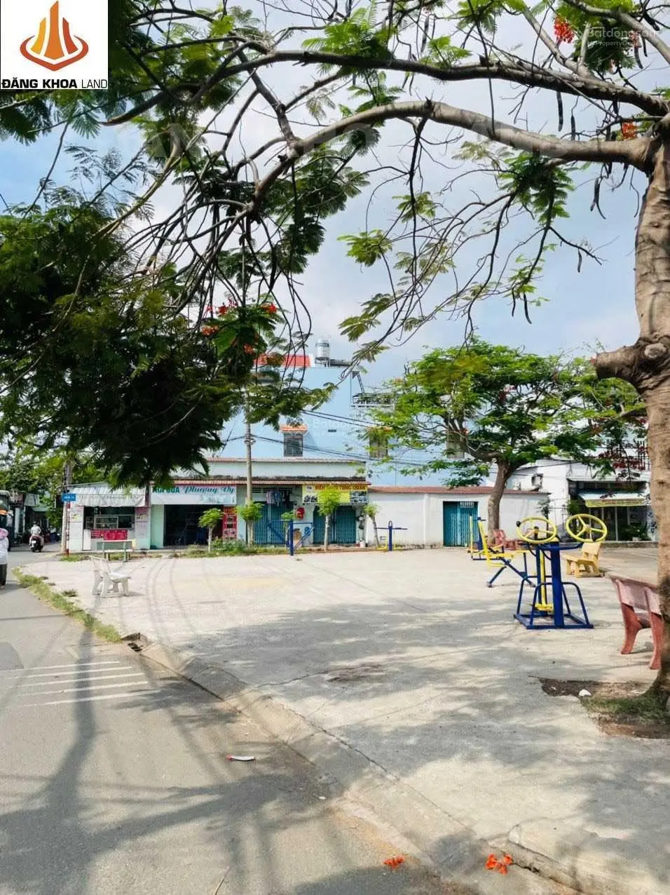 Bán đất - mặt tiền sát đường số 10 Linh Xuân - gần trường Đào Sơn - giá 4. X tỷ
