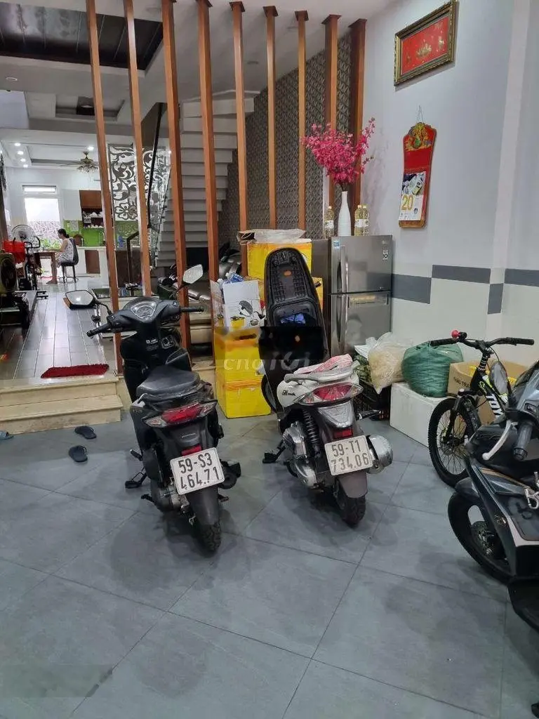 Chia tài sản! Bán gấp nhà 4 tầng HXH trải nhựa Phan Văn Trị, gần Văn Lang, DT(4x18m). Gía 12tỷ2